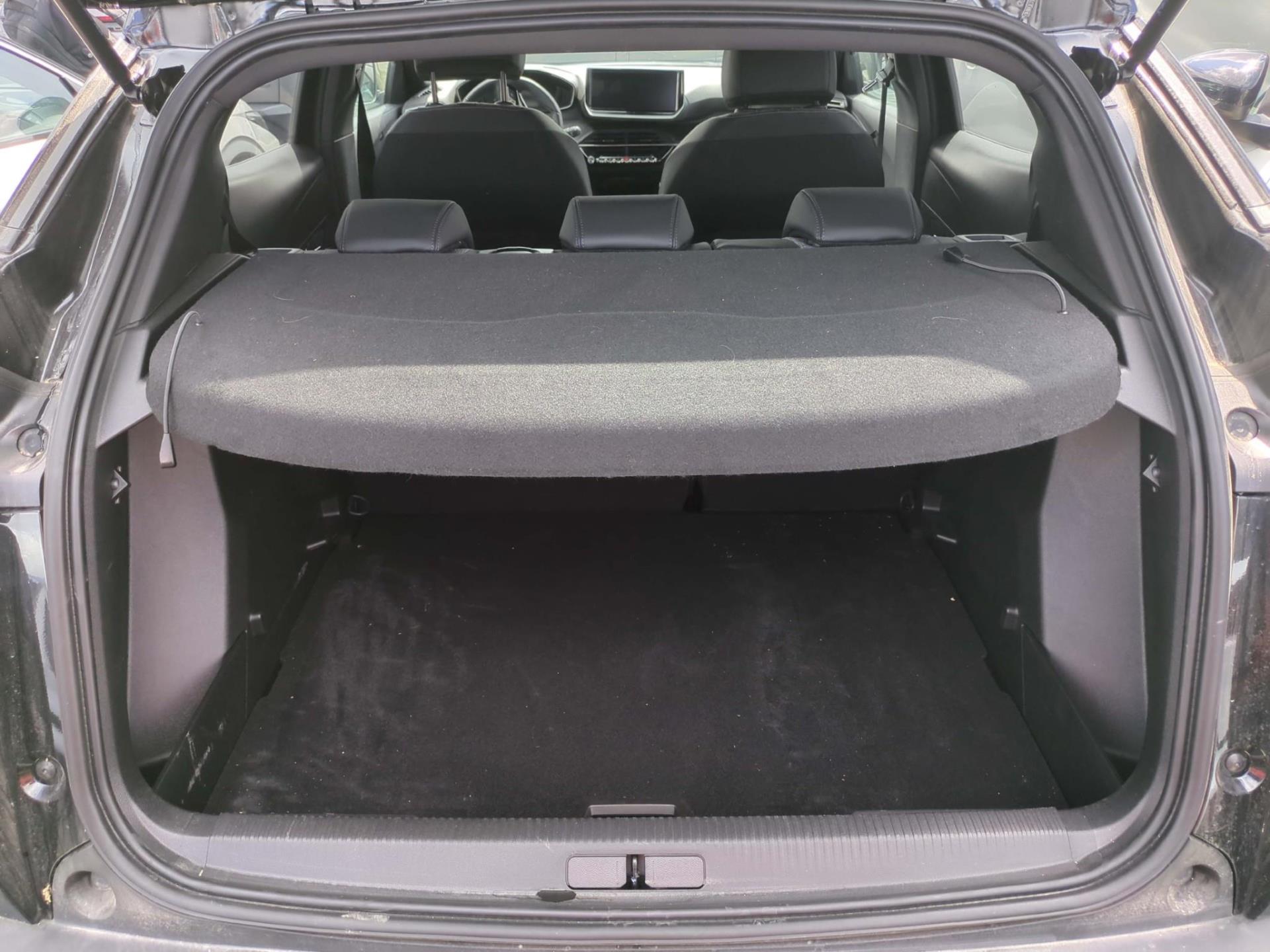 Peugeot 2008 Hybrid 136 e-DCS6 Allure 2025