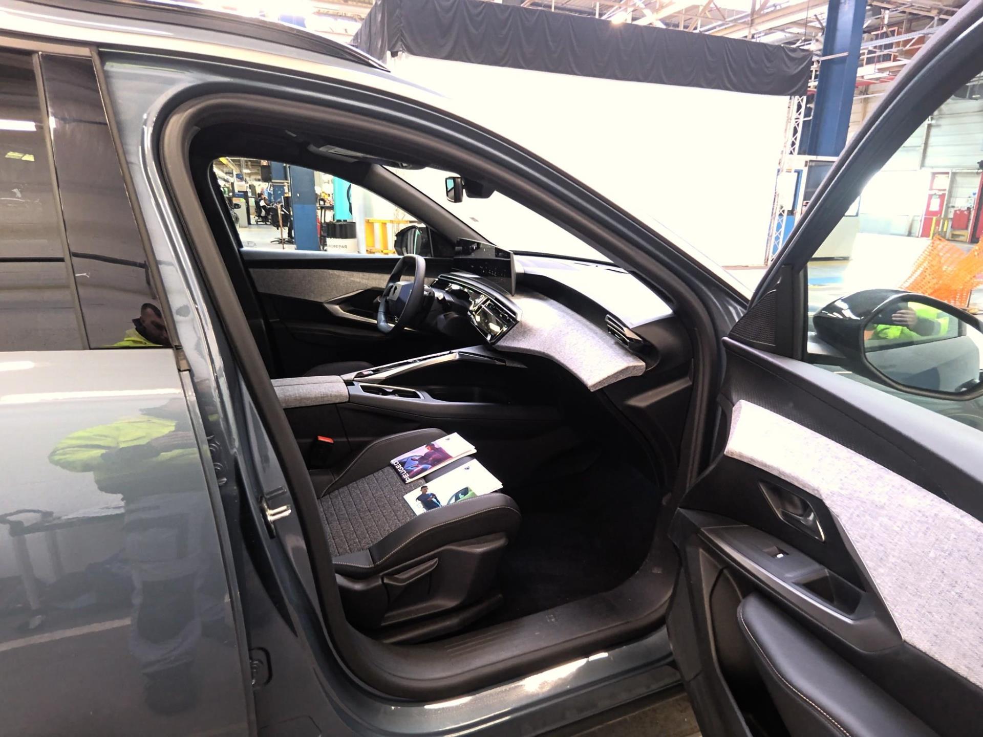 Peugeot 5008 Hybrid 145 ch e-DCS6 Allure 2025