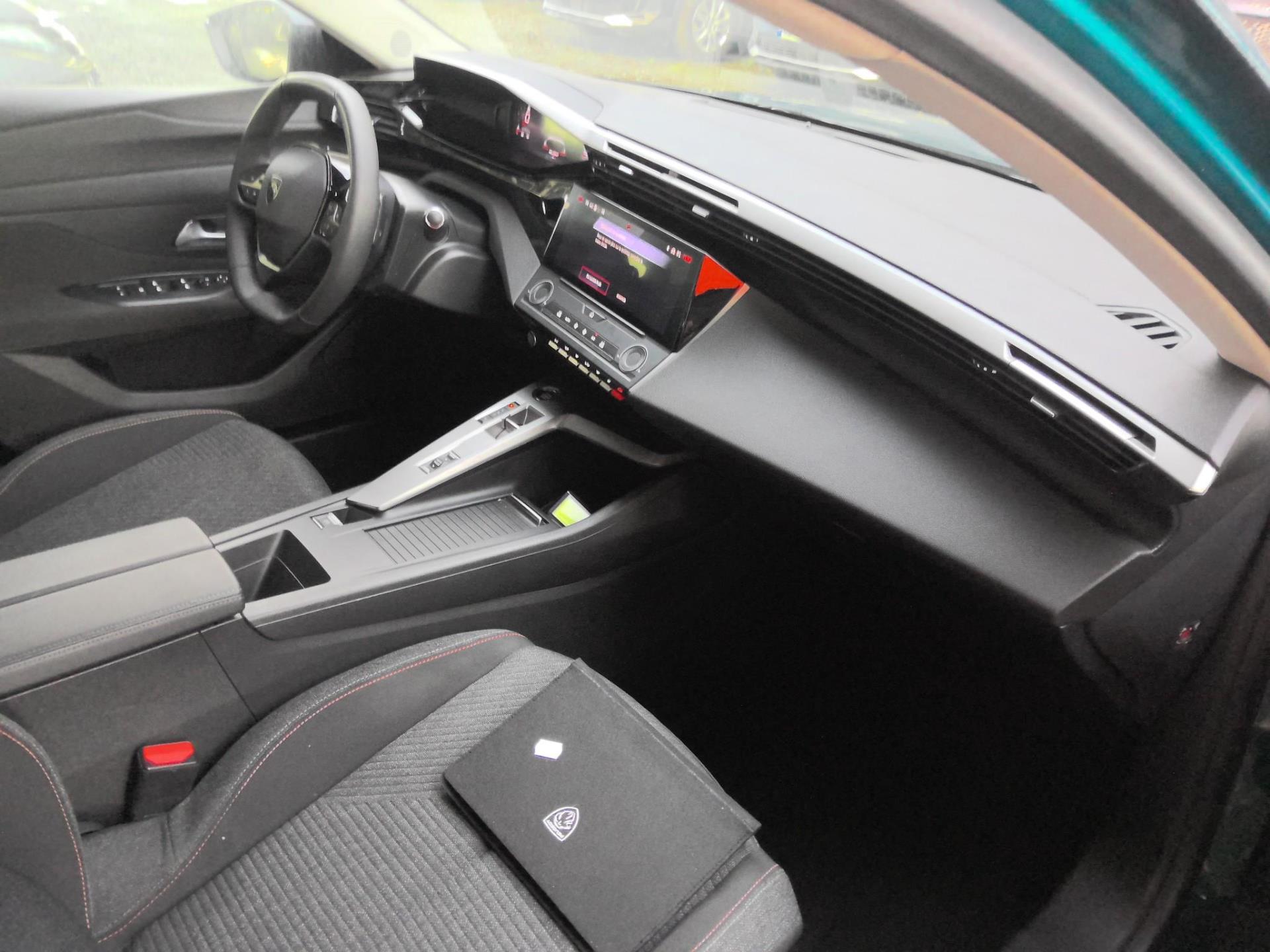 Peugeot 308 Hybrid 136 e-DCS6 Style 2025