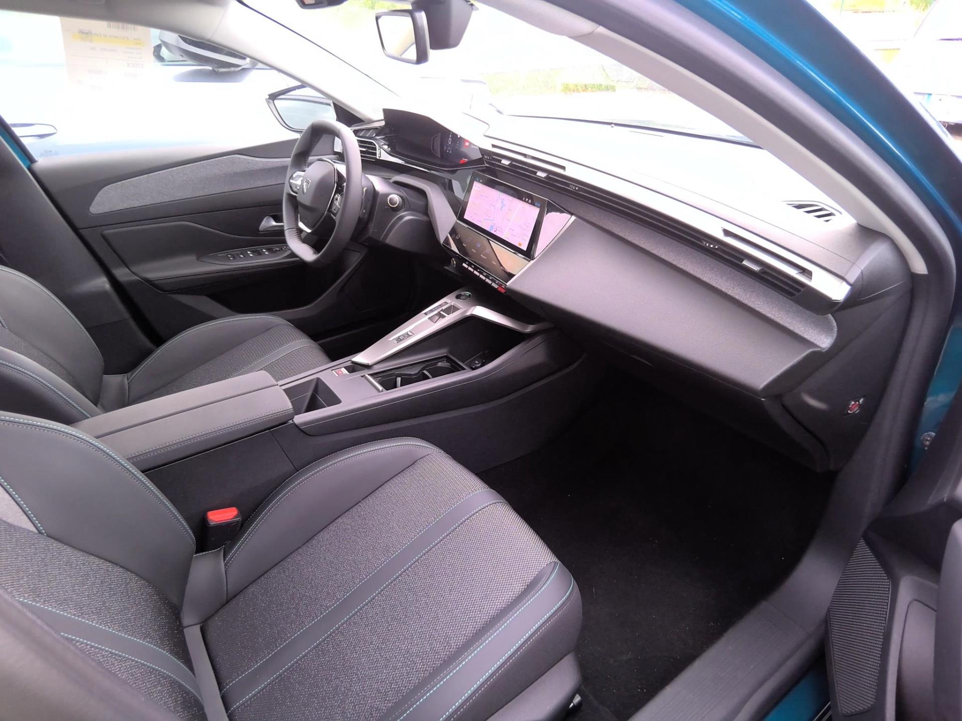Peugeot 308 Hybrid 136 e-DCS6 Allure 2025