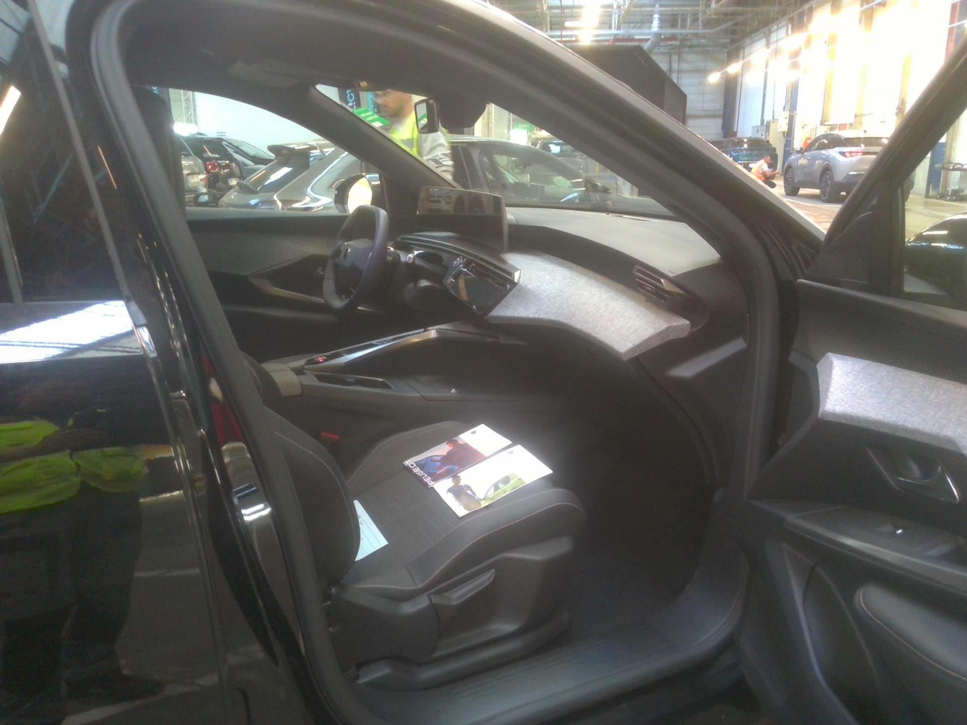 Peugeot 3008 Hybrid 136 e-DCS6 Allure 2024