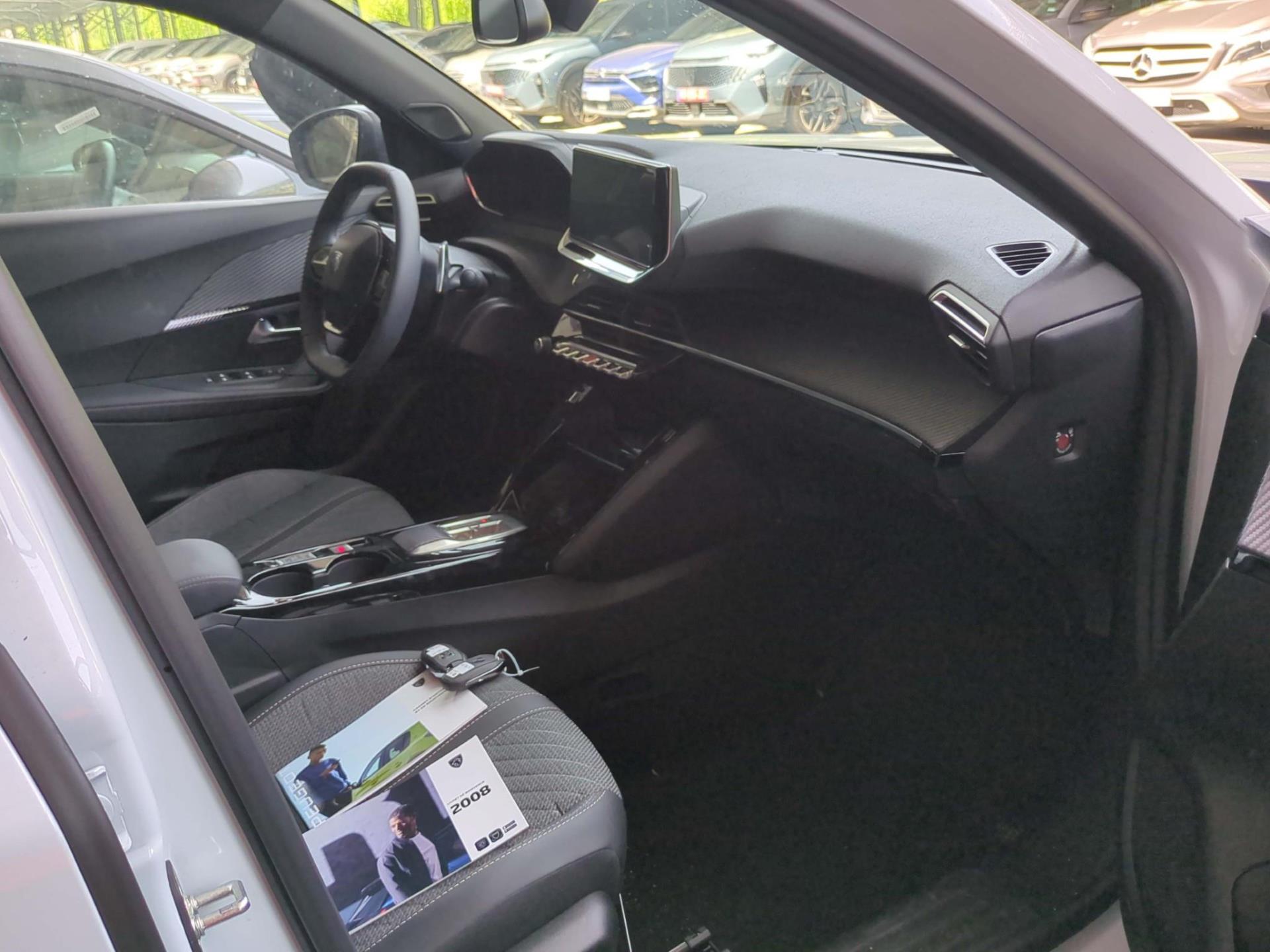 Peugeot 2008 Hybrid 136 e-DCS6 Allure 2025