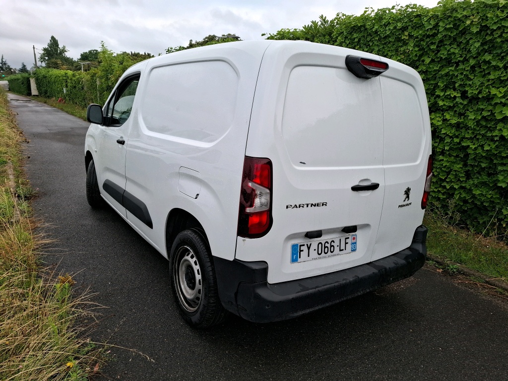 Peugeot PARTNER FOURGON STANDARD 650 KG BLUEHDI 100 S&S BVM5 ASPHALT 2021