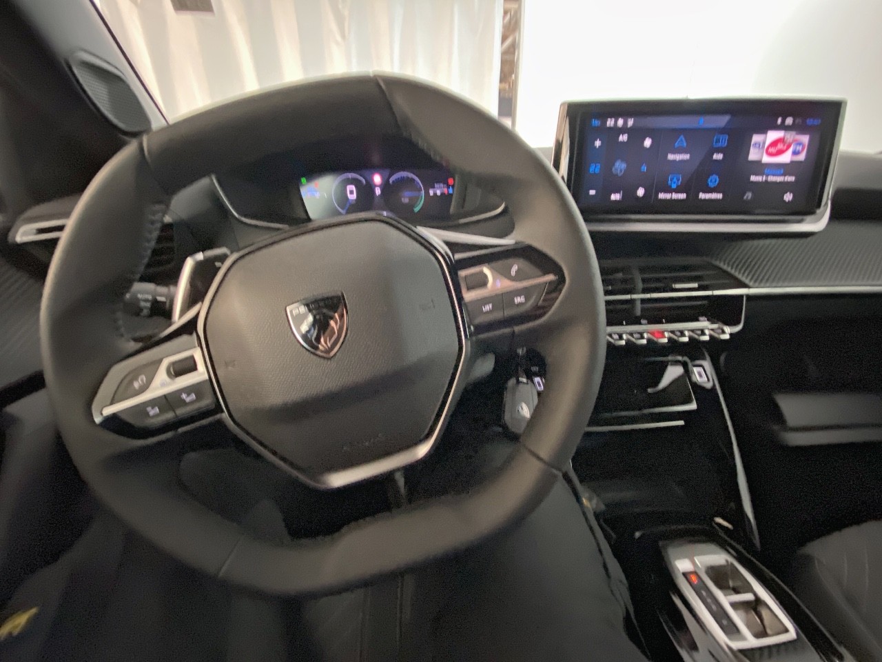 Peugeot 2008 Hybrid 136 e-DCS6 Allure 2024