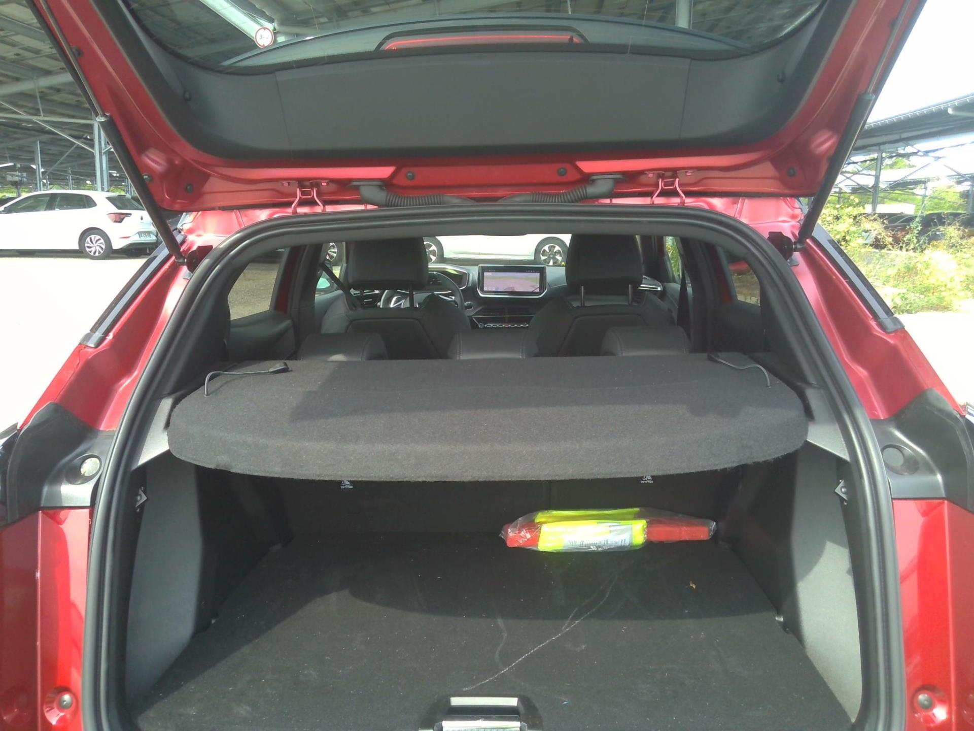 Peugeot 2008 Hybrid 136 e-DCS6 GT 2025