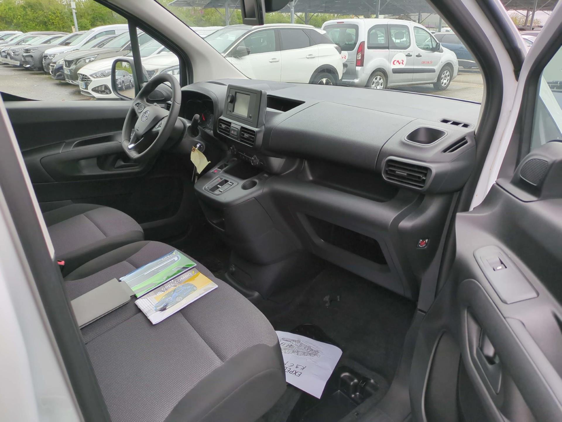 Opel COMBO-E CARGO M 800 KG ELECTRIQUE 100 KW BATTERIE 50 KWH  2023