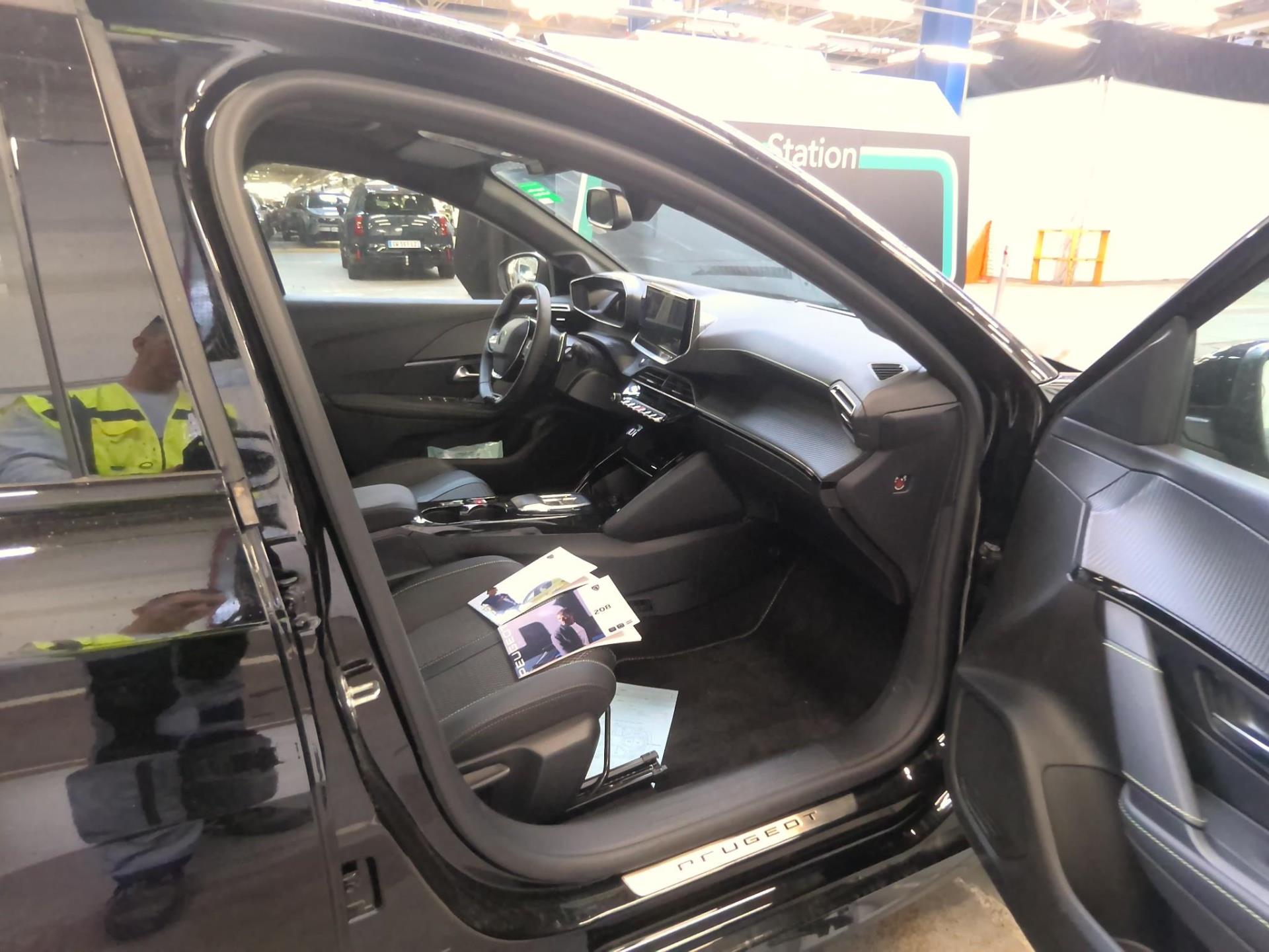Peugeot 208 Hybrid 136 e-DCS6 GT 2024