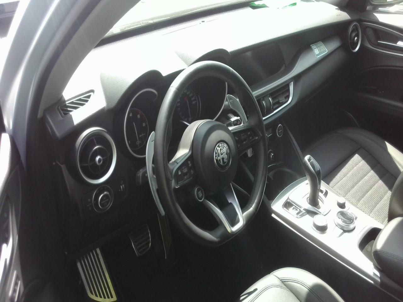Foto Alfa Romeo Stelvio 4