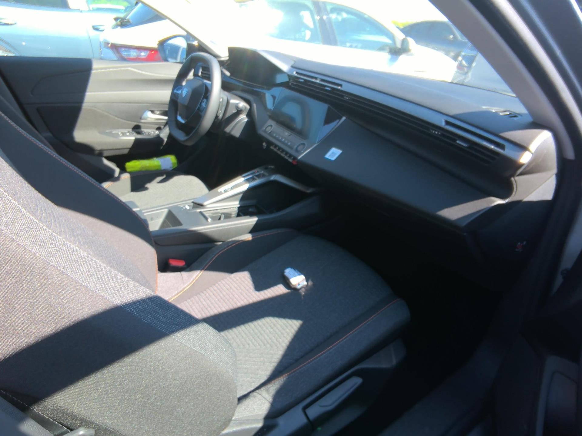 Peugeot 308 Hybrid 145 e-DCS6 Style 2025