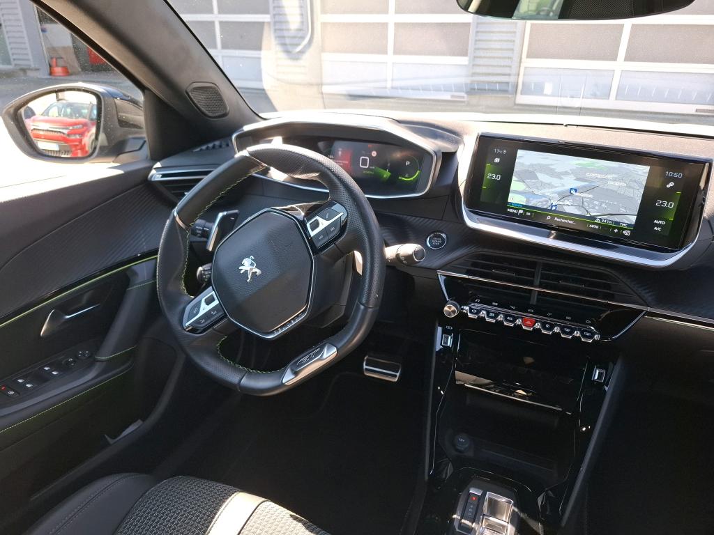 Peugeot 2008 PureTech 130 S&S EAT8 GT 2022