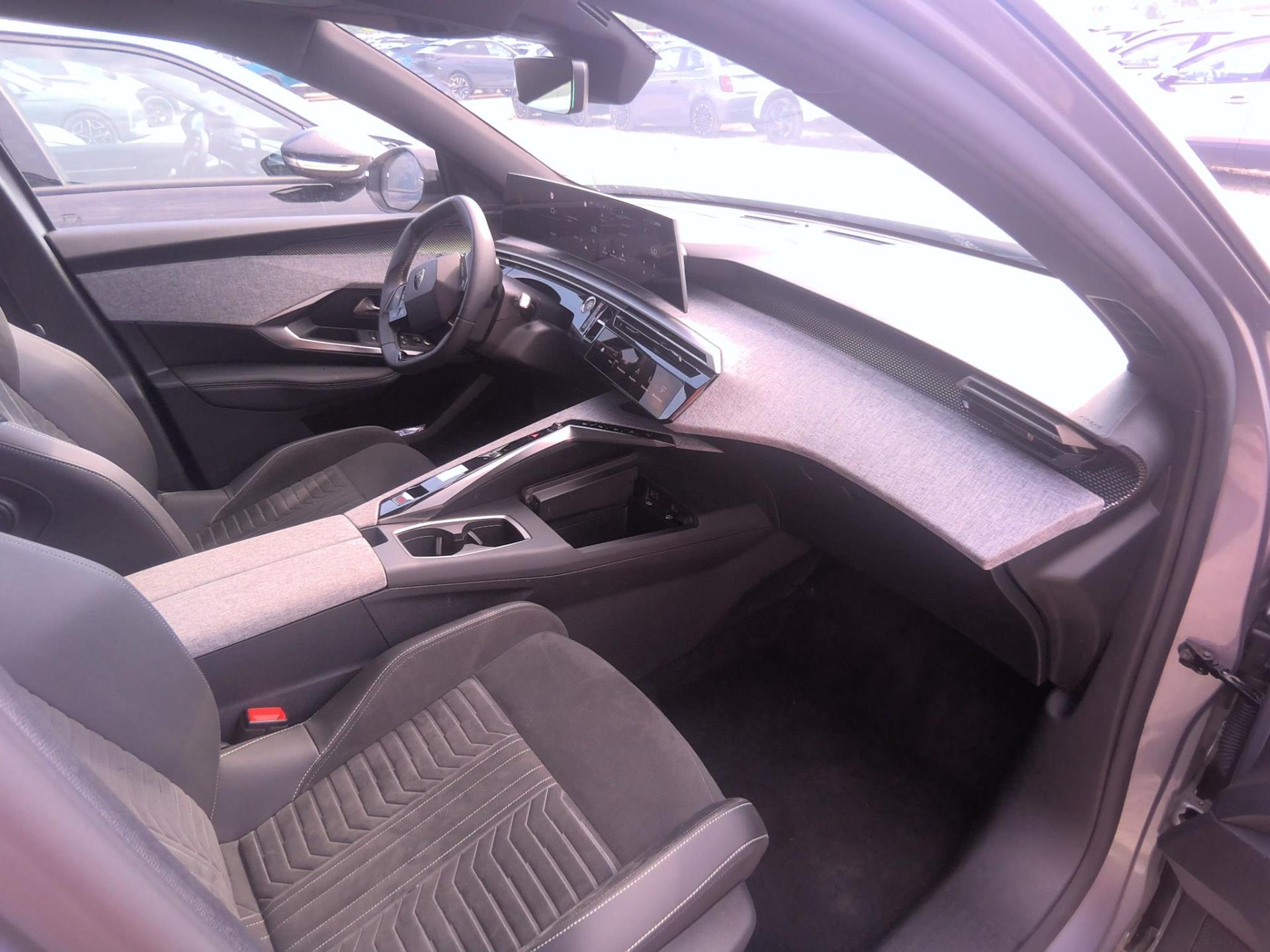 Peugeot 5008 Hybrid 136 e-DCS6 GT 2024