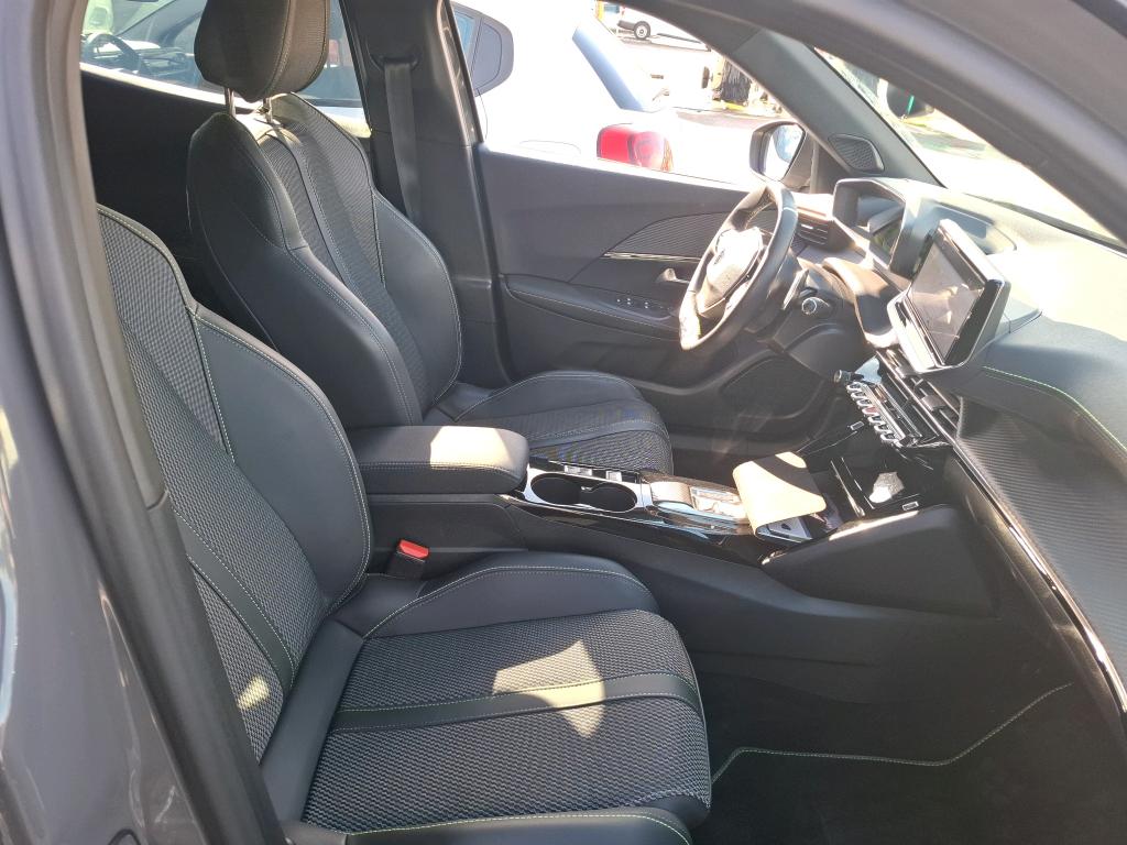 Peugeot 2008 PureTech 130 S&S EAT8 GT 2024
