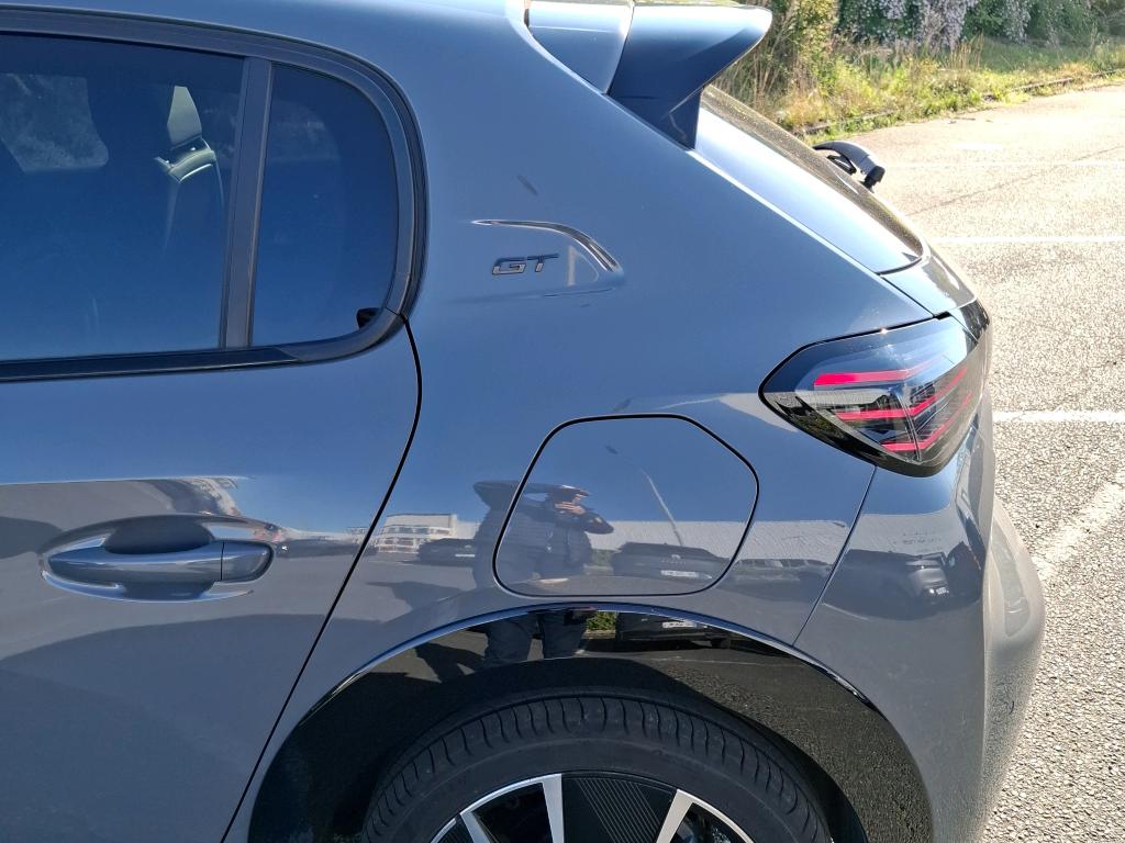 Peugeot 208 Hybrid 100 e-DCS6 GT 2025