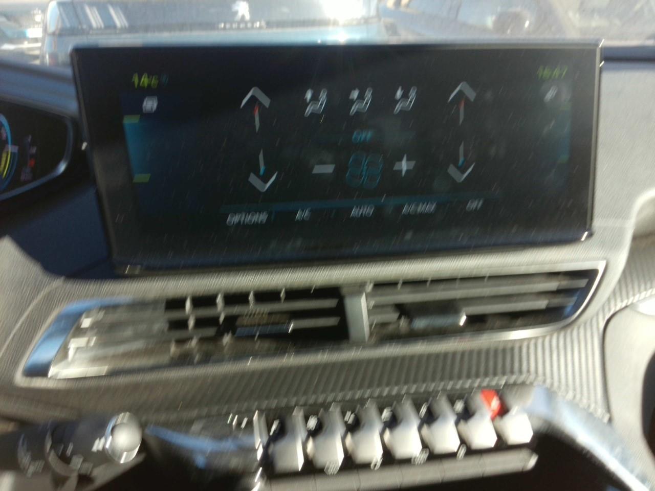 Foto Peugeot 3008 Hybrid 9