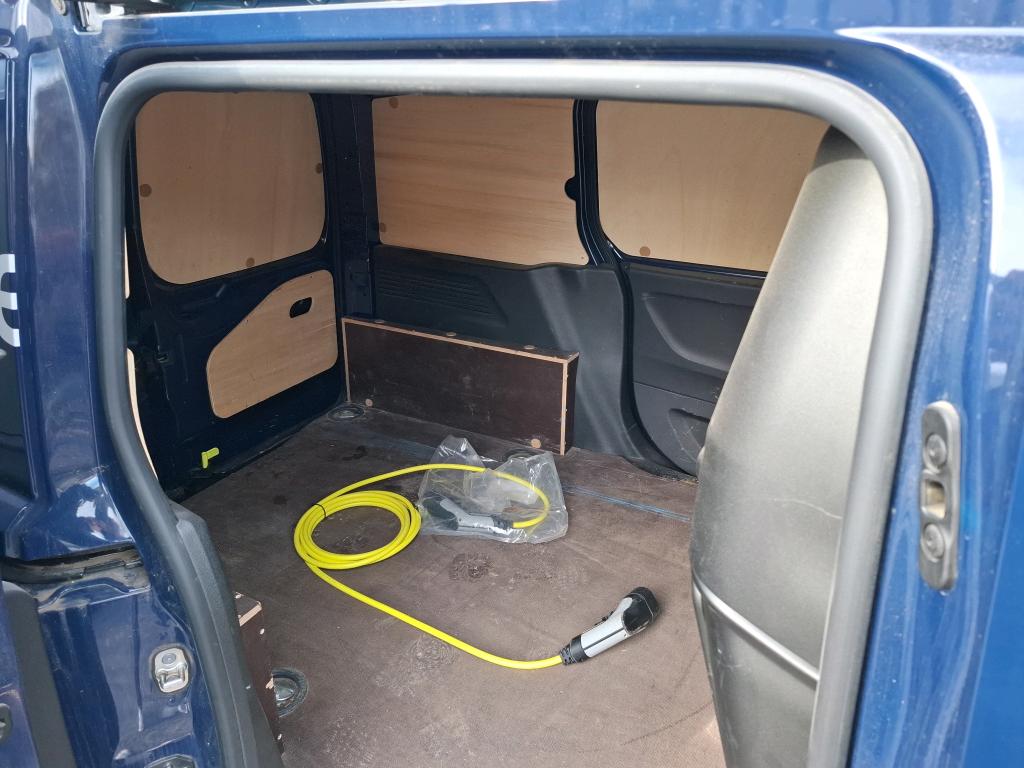 Peugeot E-PARTNER FOURGON M 800 KG 136 CH BATTERIE 50 KWH  2023