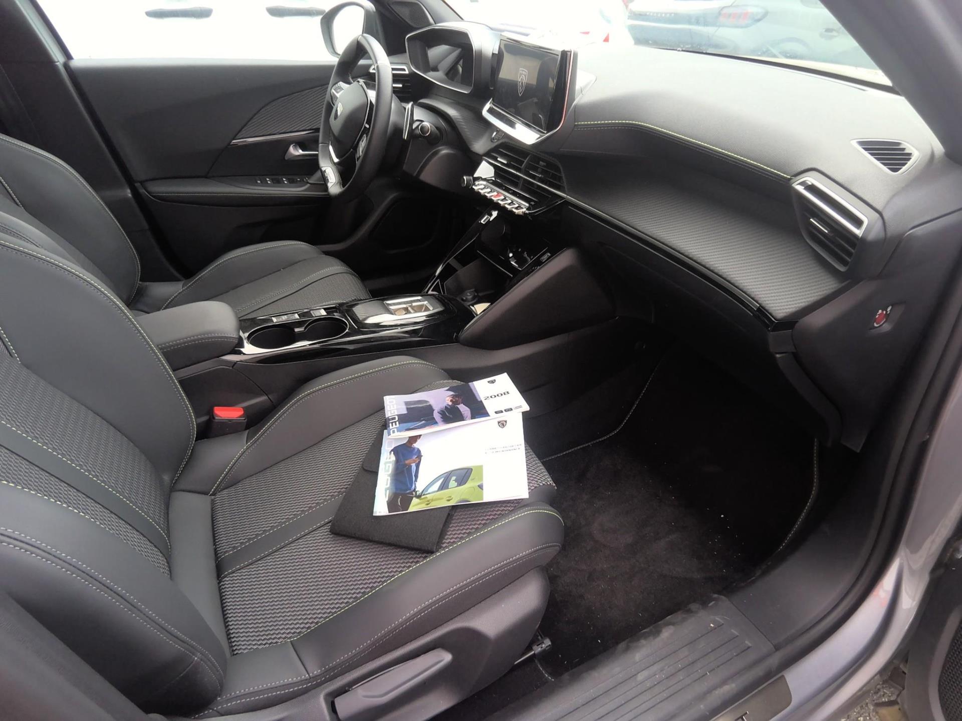 Peugeot 2008 Hybrid 136 e-DCS6 GT 2024