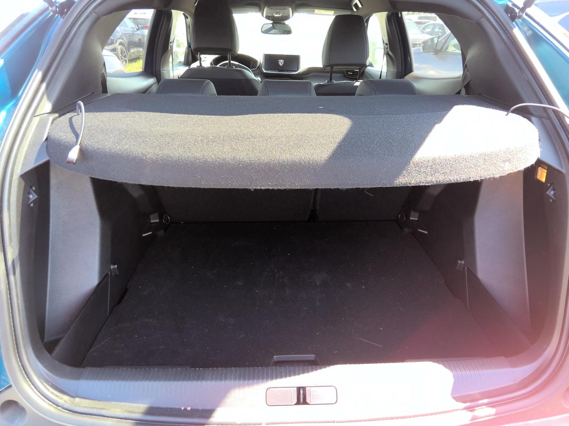 Peugeot 2008 Hybrid 136 e-DCS6 Allure 2025
