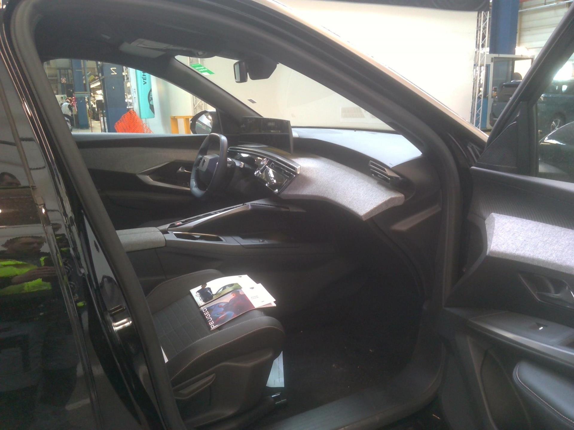Peugeot 3008 Hybrid 136 e-DCS6 Allure 2024
