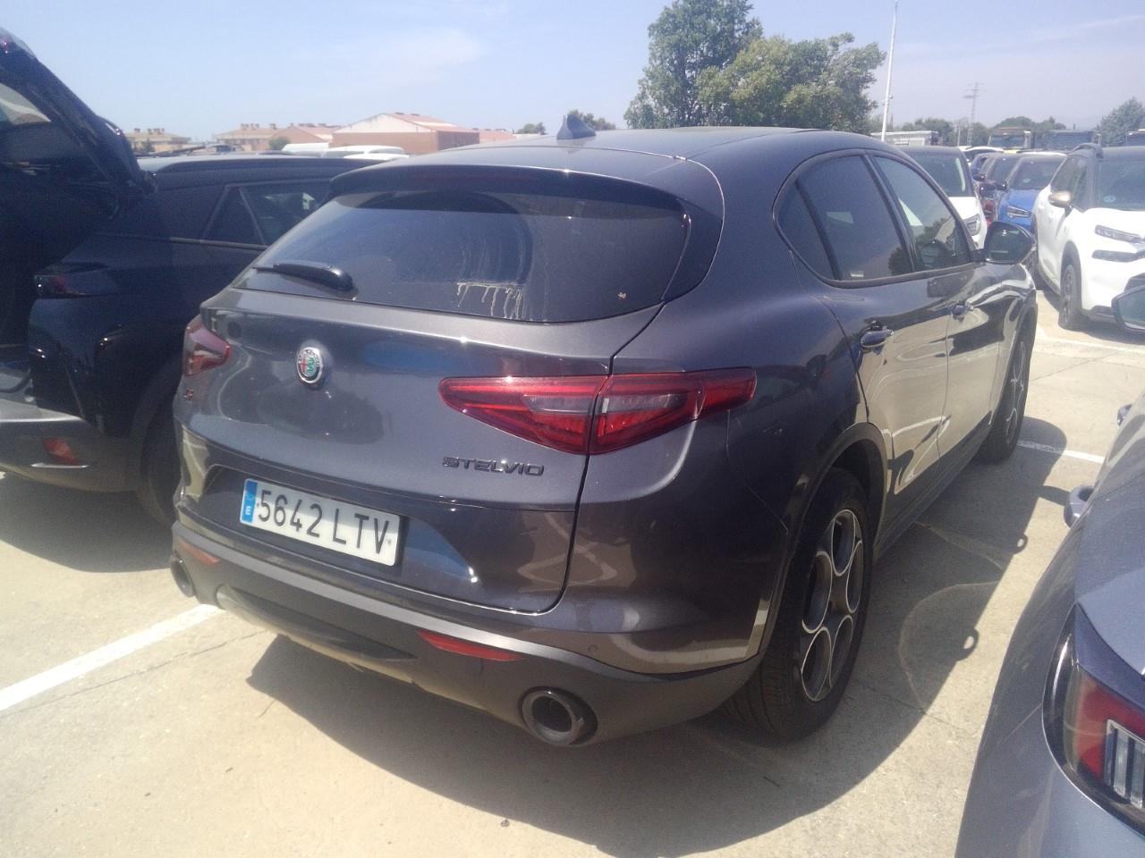 Foto Alfa Romeo Stelvio 3