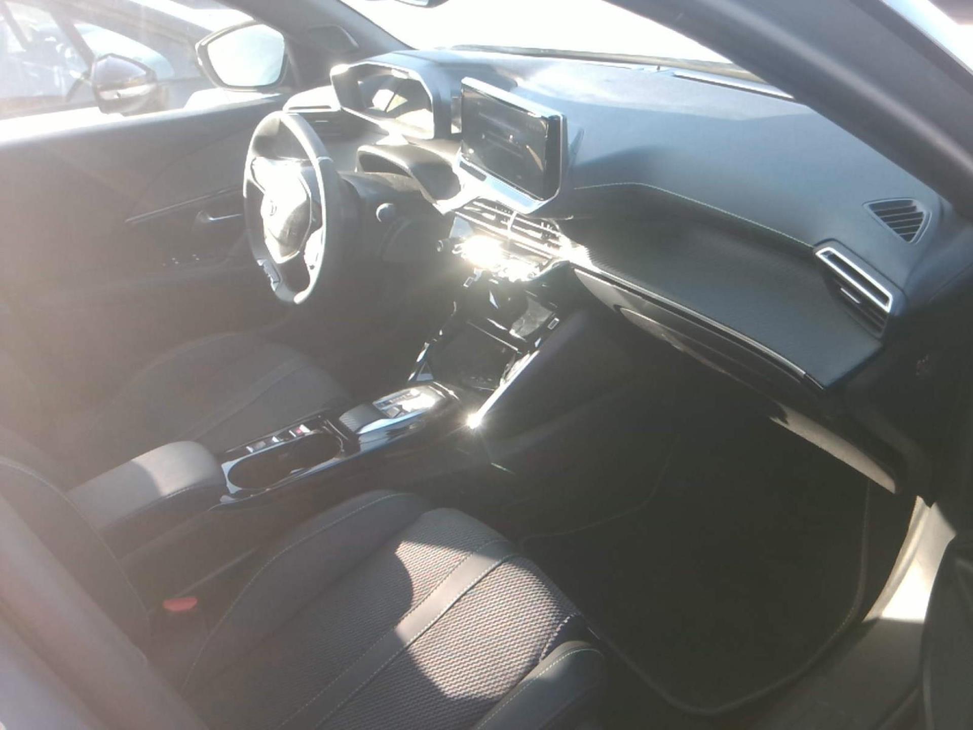 Peugeot 2008 Electrique 50 kWh 136 ch GT 2025