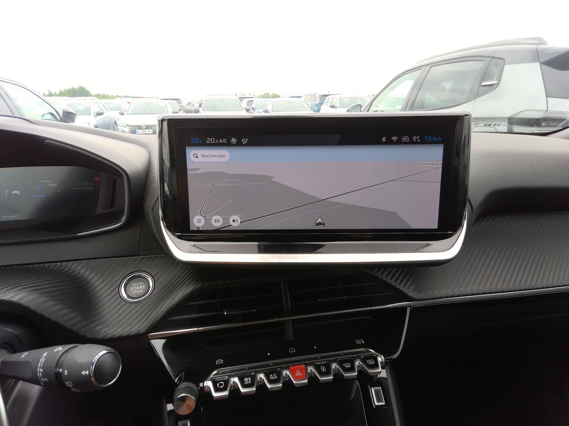 Peugeot 2008 Hybrid 136 e-DCS6 Allure 2024