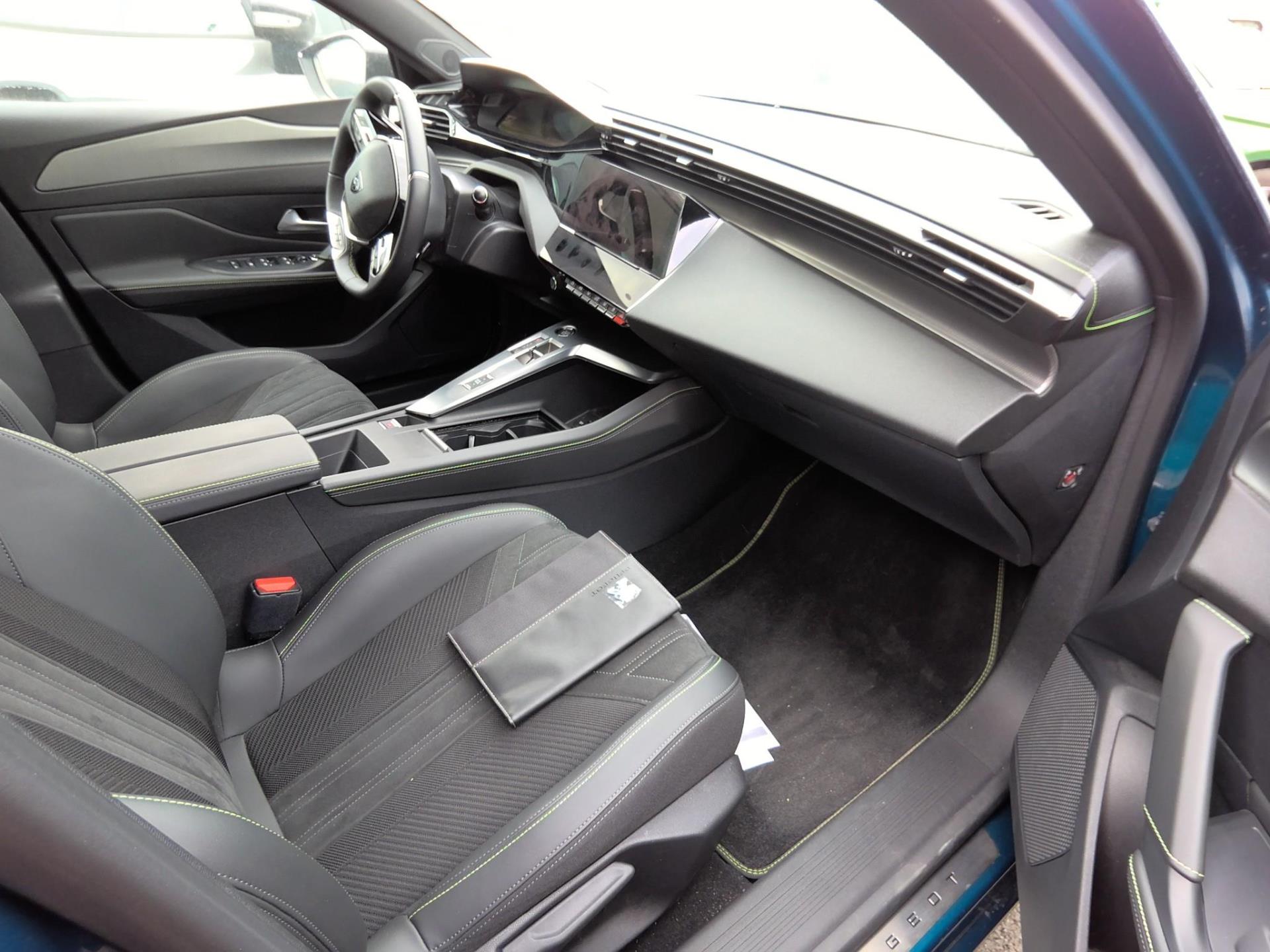 Peugeot 408 PHEV 225 e-EAT8 GT 2023