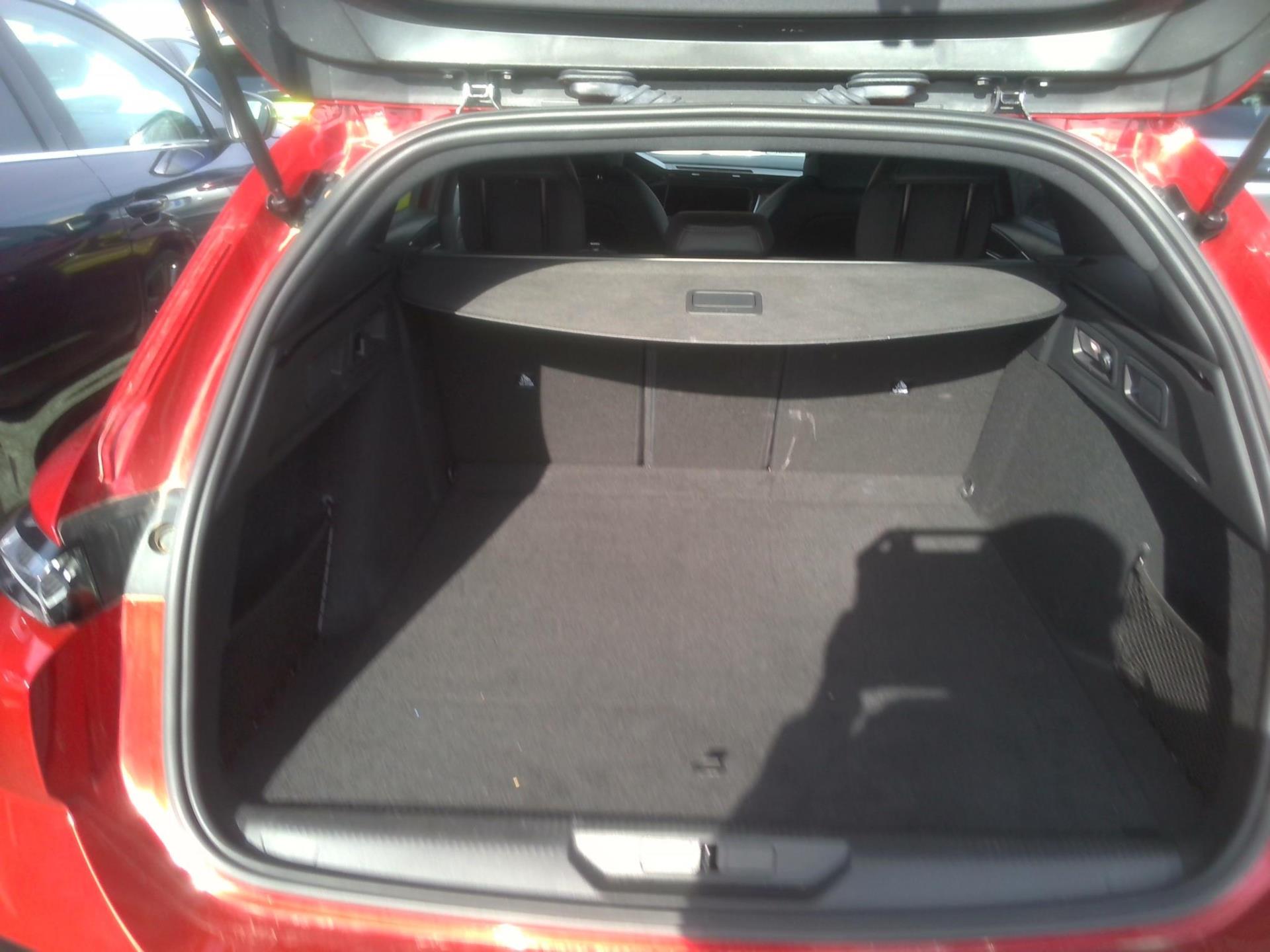 Peugeot 308 SW Hybrid 136 e-DCS6 GT 2024