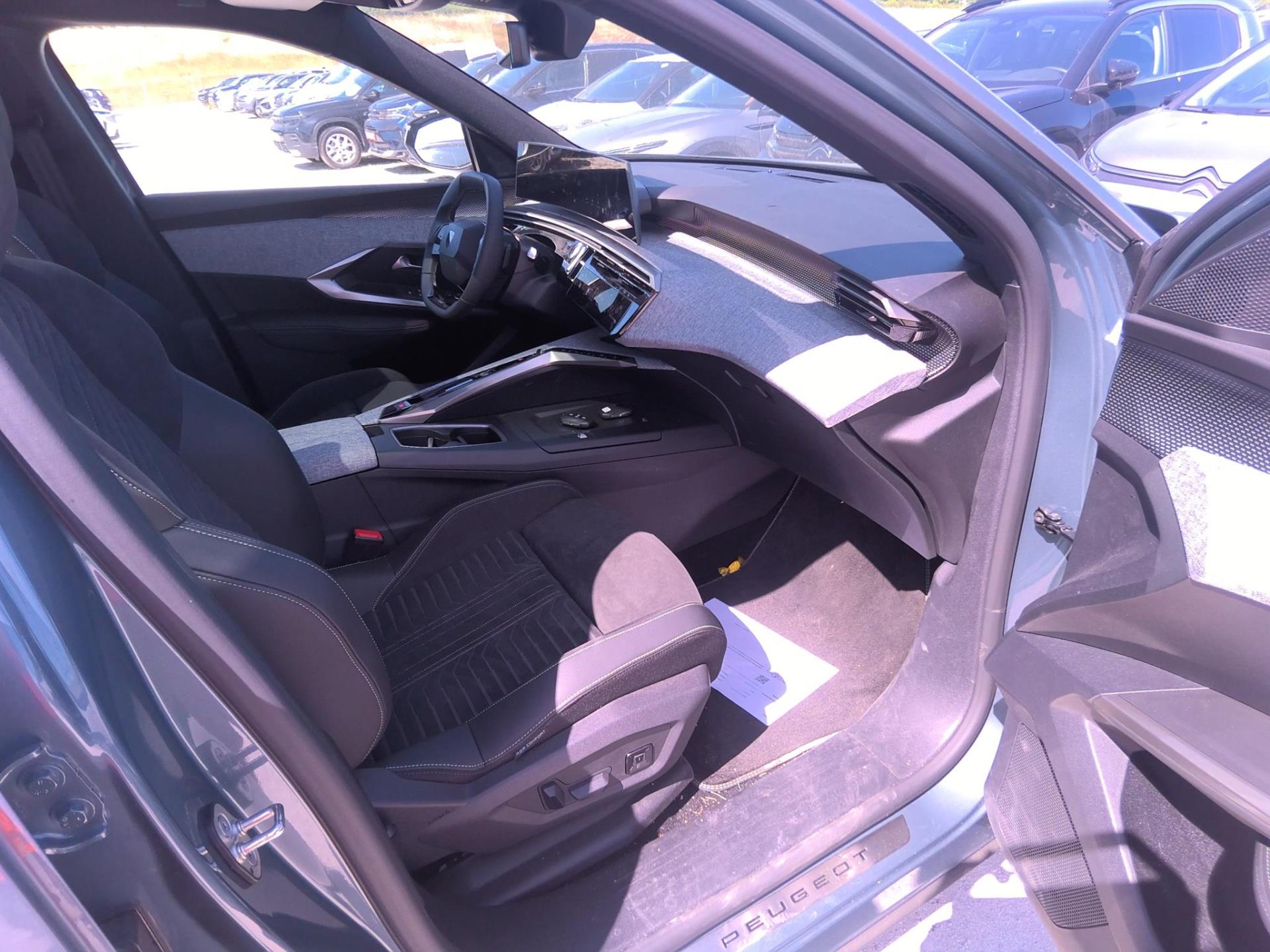 Peugeot 5008 Hybrid 145 e-DCS6 GT 2025