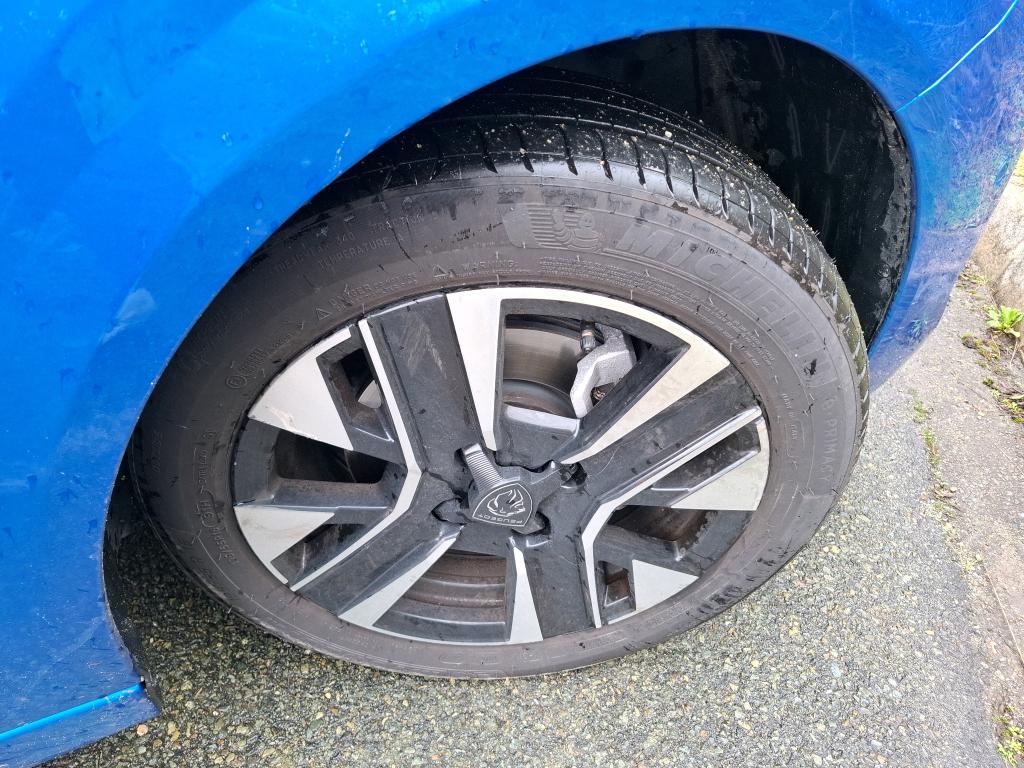 Peugeot 208 Hybrid 136 e-DCS6 Allure 2025