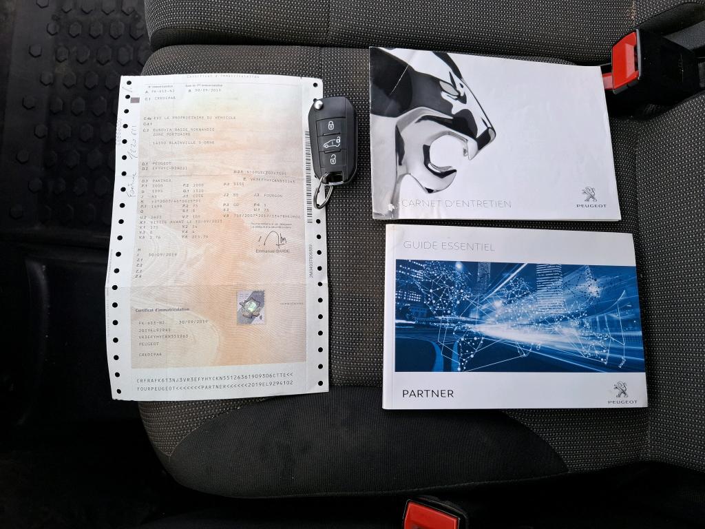 Peugeot PARTNER FOURGON STANDARD 650 KG BLUEHDI 100 BVM5 PREMIUM 2019