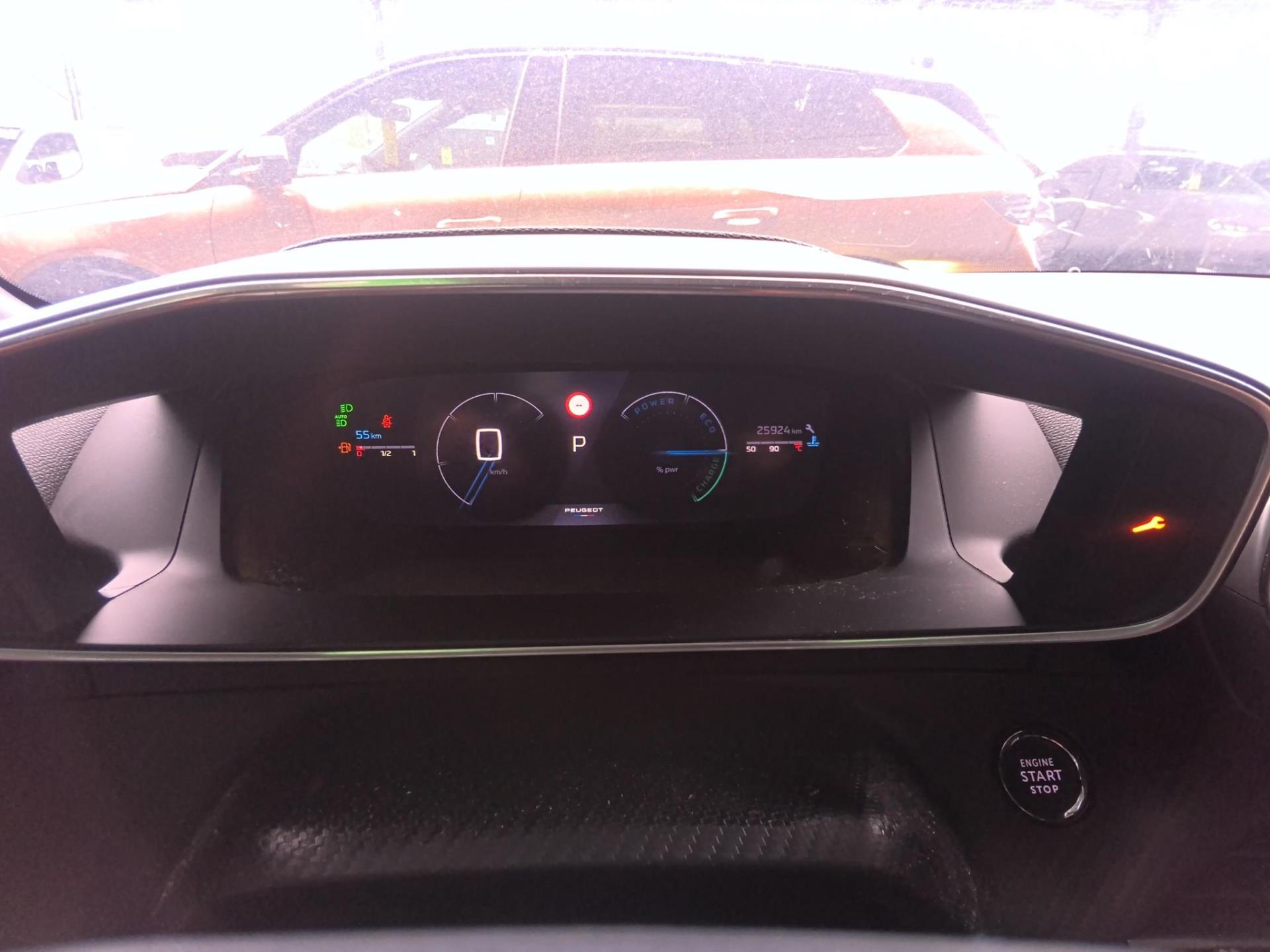 Peugeot 2008 Hybrid 136 e-DCS6 GT 2025