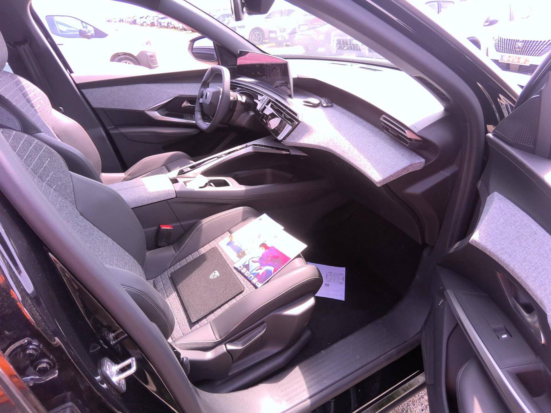 Peugeot 5008 Hybrid 136 e-DCS6 Allure 2025