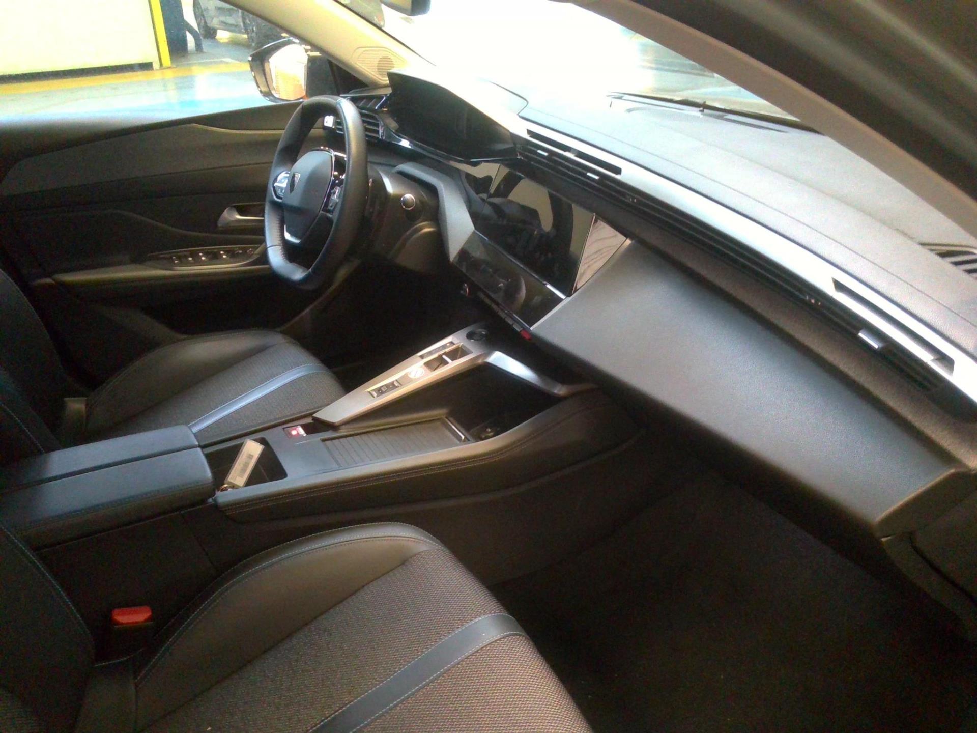 Peugeot 308 PHEV 180 e-EAT8 Allure 2024
