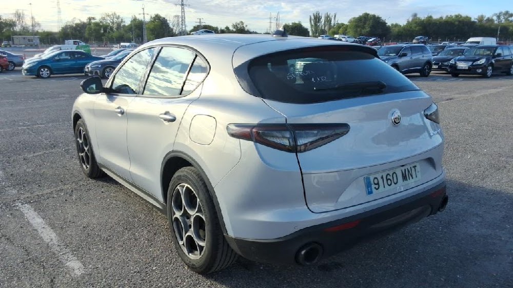 Foto Alfa Romeo Stelvio 4
