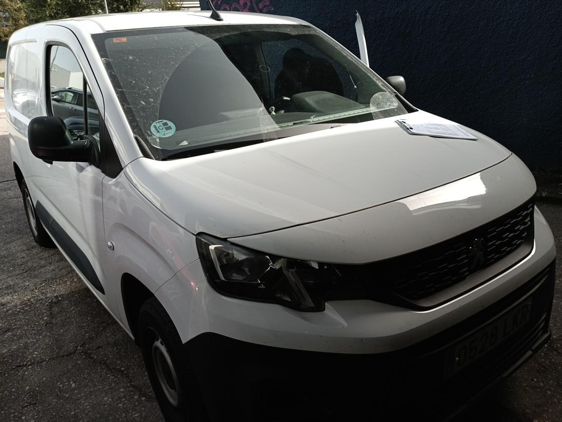Peugeot Partner Nuevo Partner Pro Standard 600kg BlueHDi 100 S&S 5 Vel. MAN ?6.2 ( . )