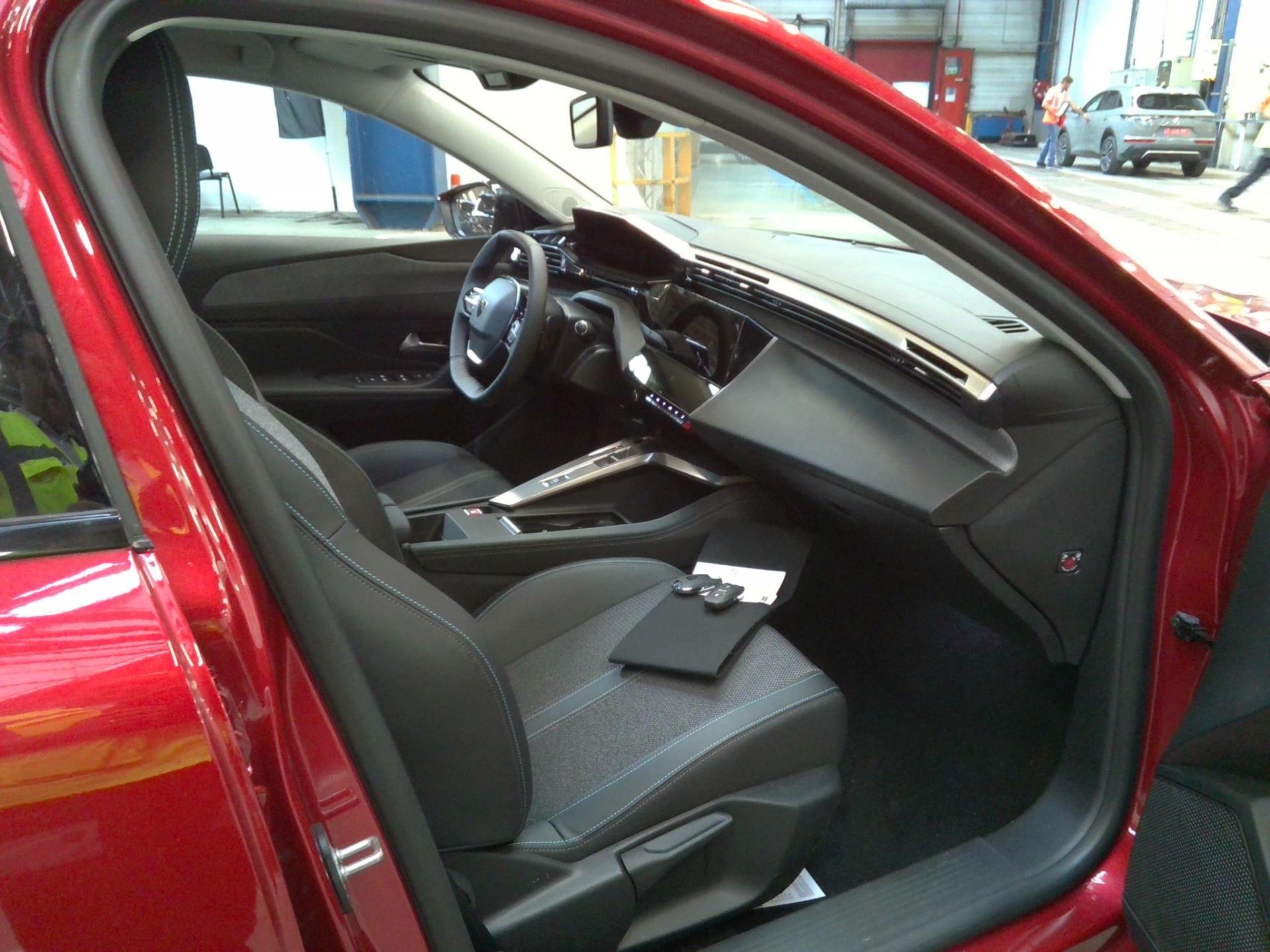 Peugeot 308 PHEV 180 e-EAT8 Allure 2024