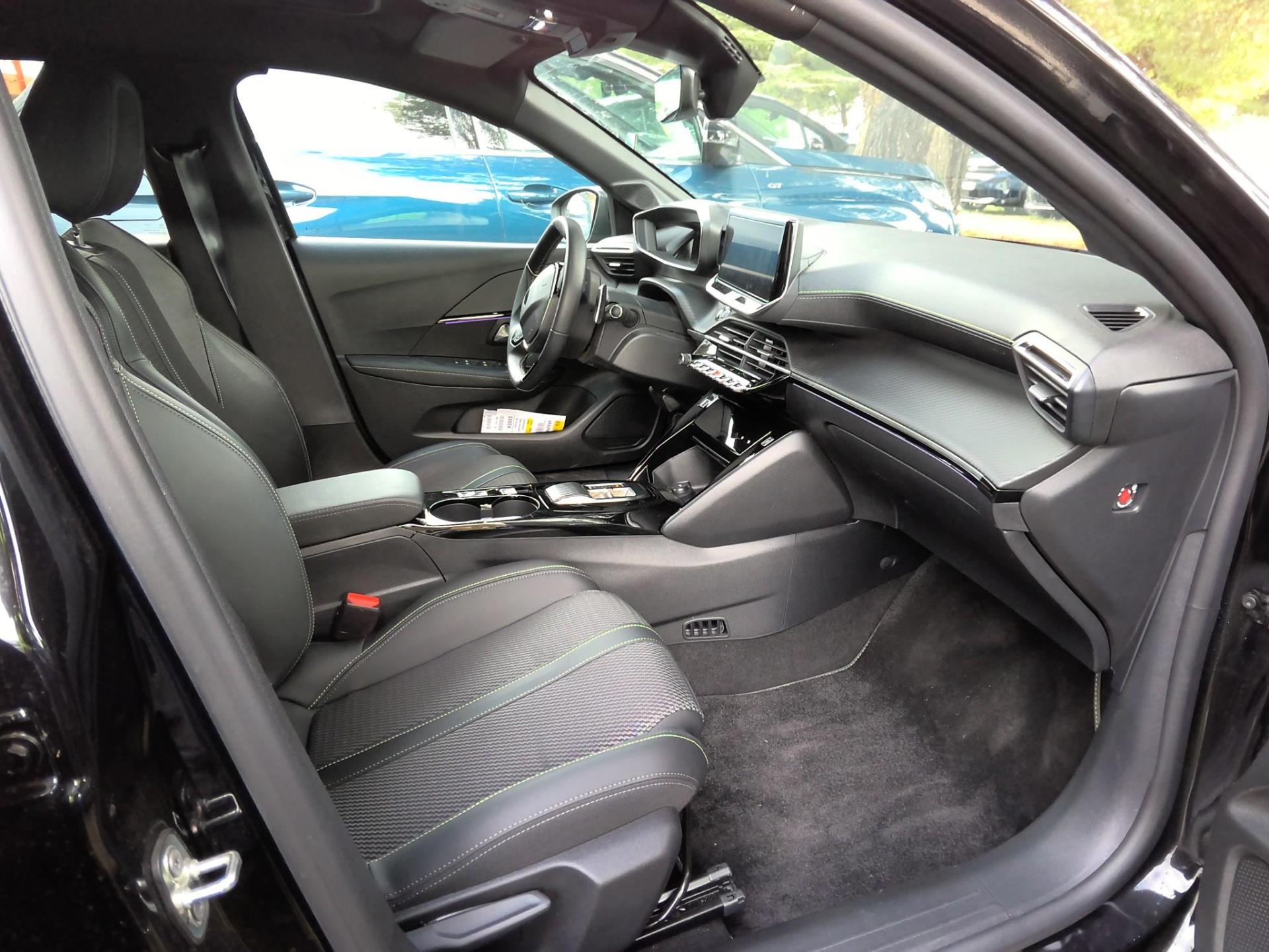 Peugeot 208 Hybrid 136 e-DCS6 GT 2024