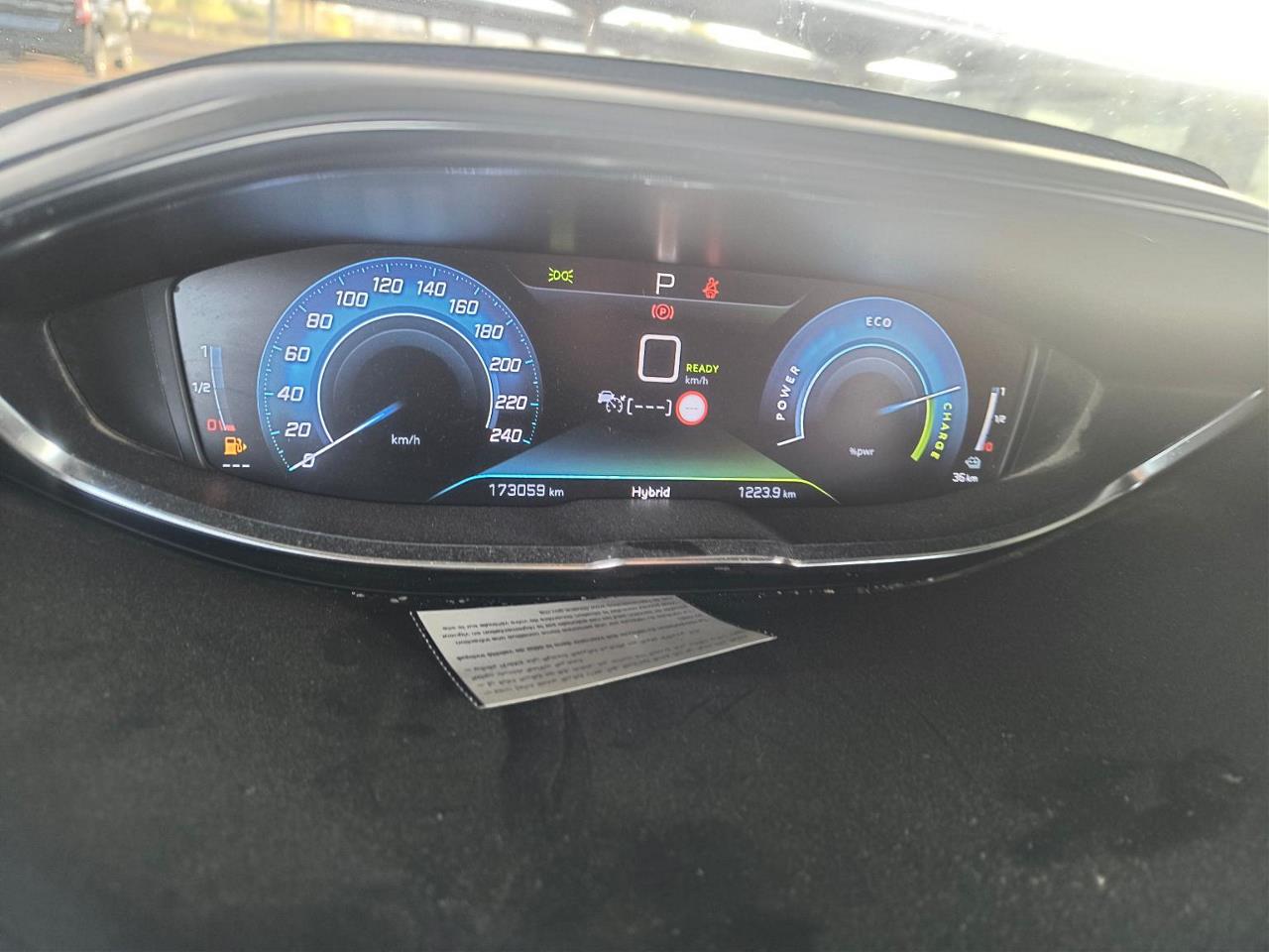 Foto Peugeot 3008 Hybrid 9