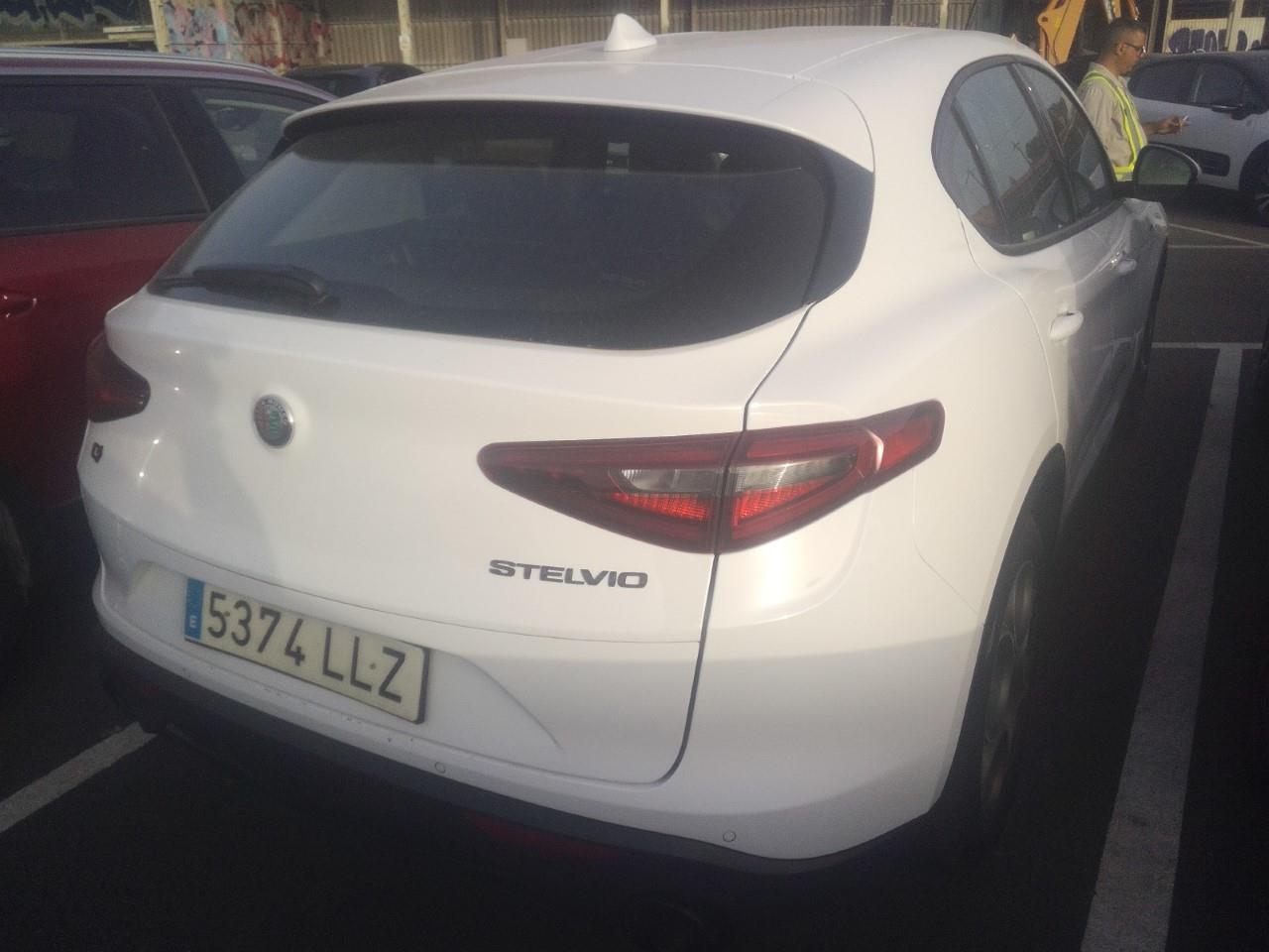 Foto Alfa Romeo Stelvio 3