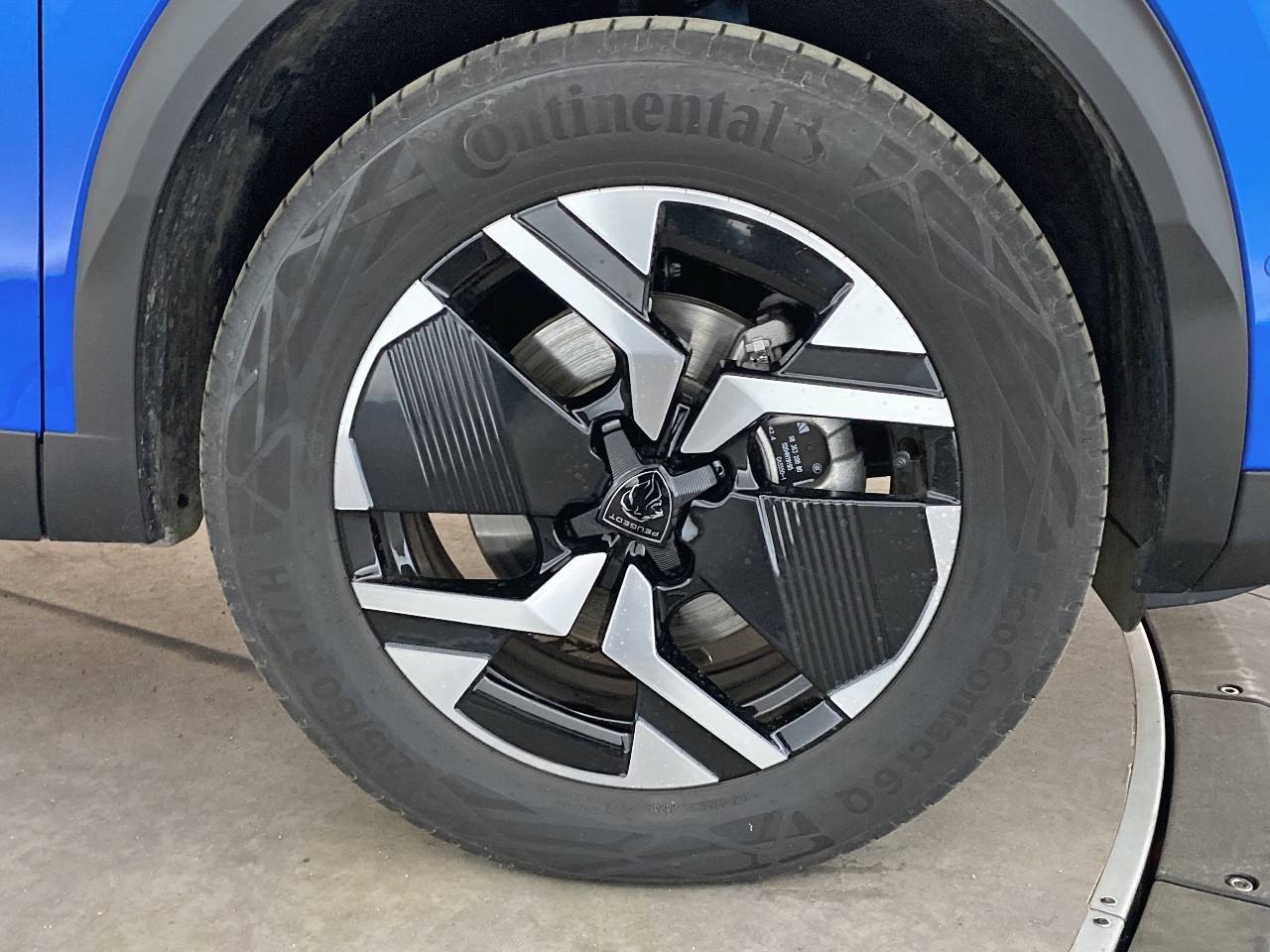 Peugeot 2008 Hybrid 136 e-DCS6 Allure 2024