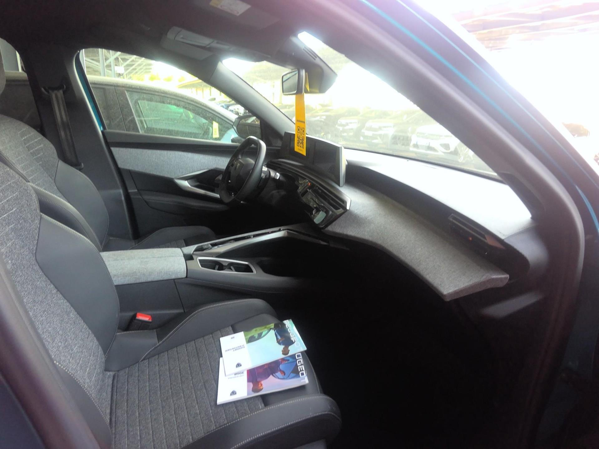 Peugeot 3008 Hybrid 145 e-DCS6 Allure 2025