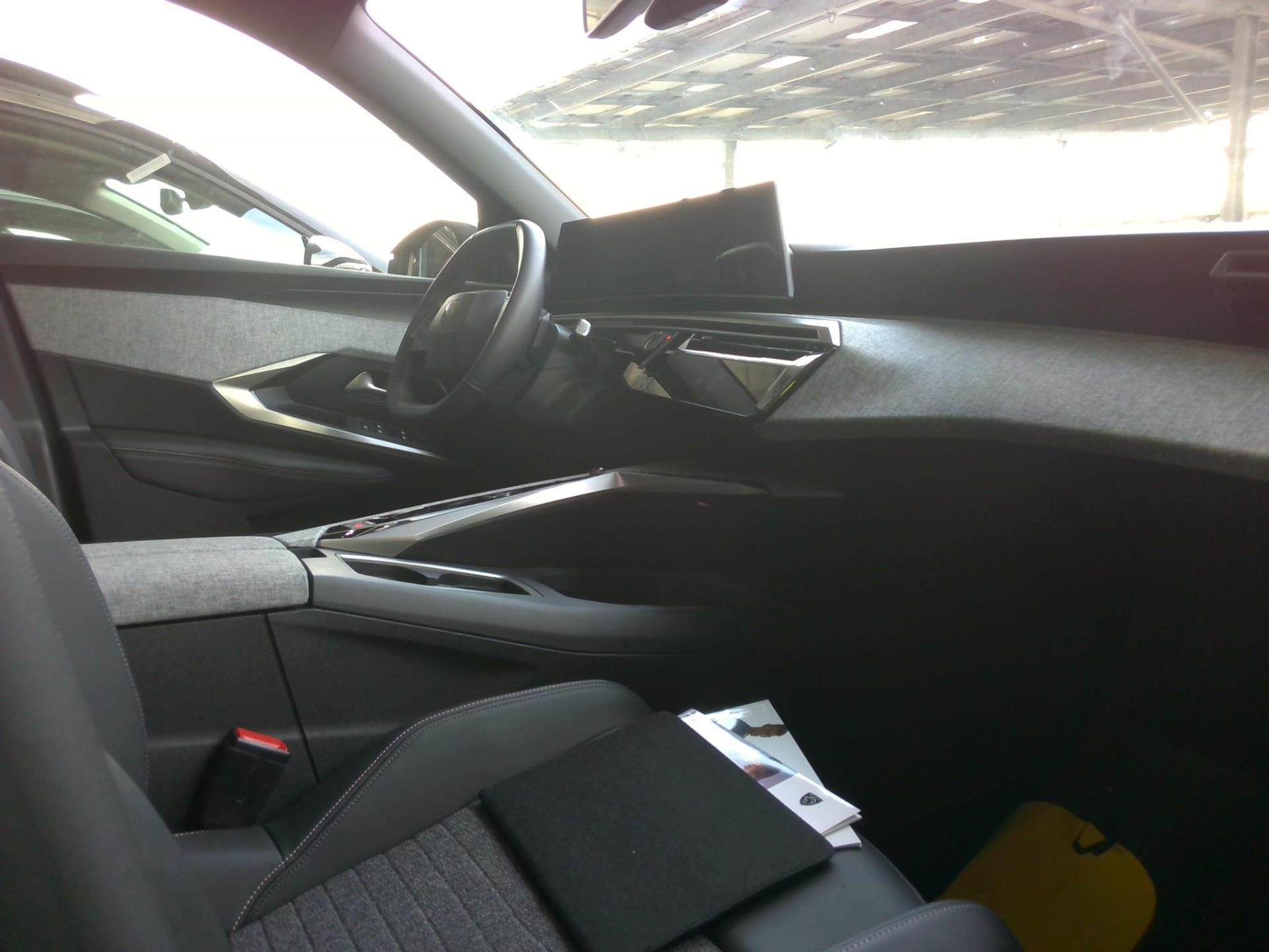 Peugeot 5008 Hybrid 136 e-DCS6 Allure 2025