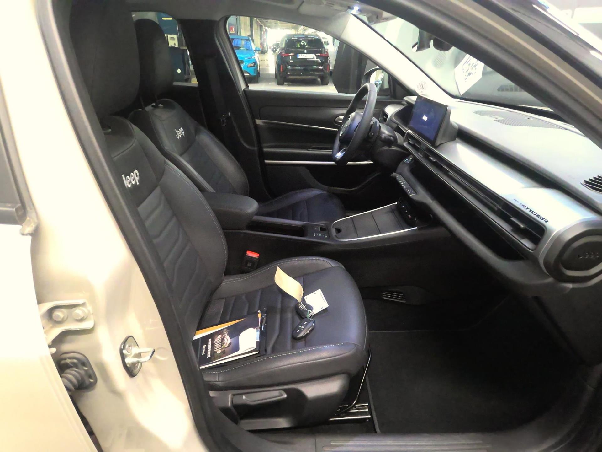 JEEP Avenger 1.2 Turbo T3 100 ch e-Hybrid BVR6 Summit 2024