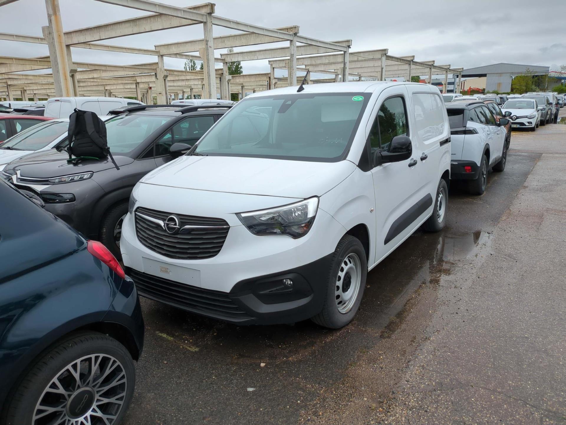 Opel COMBO-E CARGO M 800 KG ELECTRIQUE 100 KW BATTERIE 50 KWH  2023