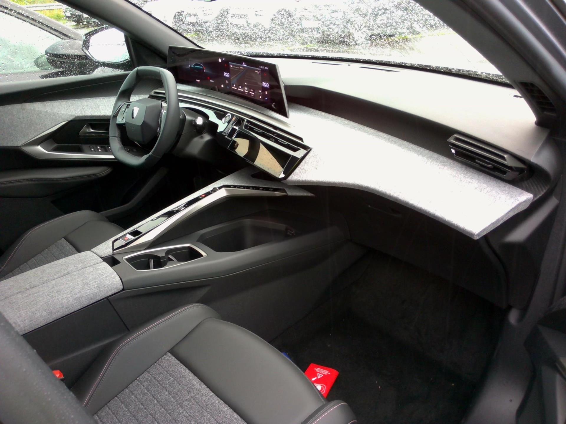 Peugeot 3008 Hybrid 136 e-DCS6 Allure 2025