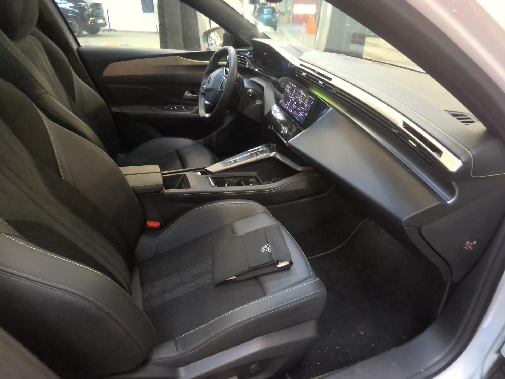 Peugeot 408 PHEV 225 e-EAT8 GT 2024