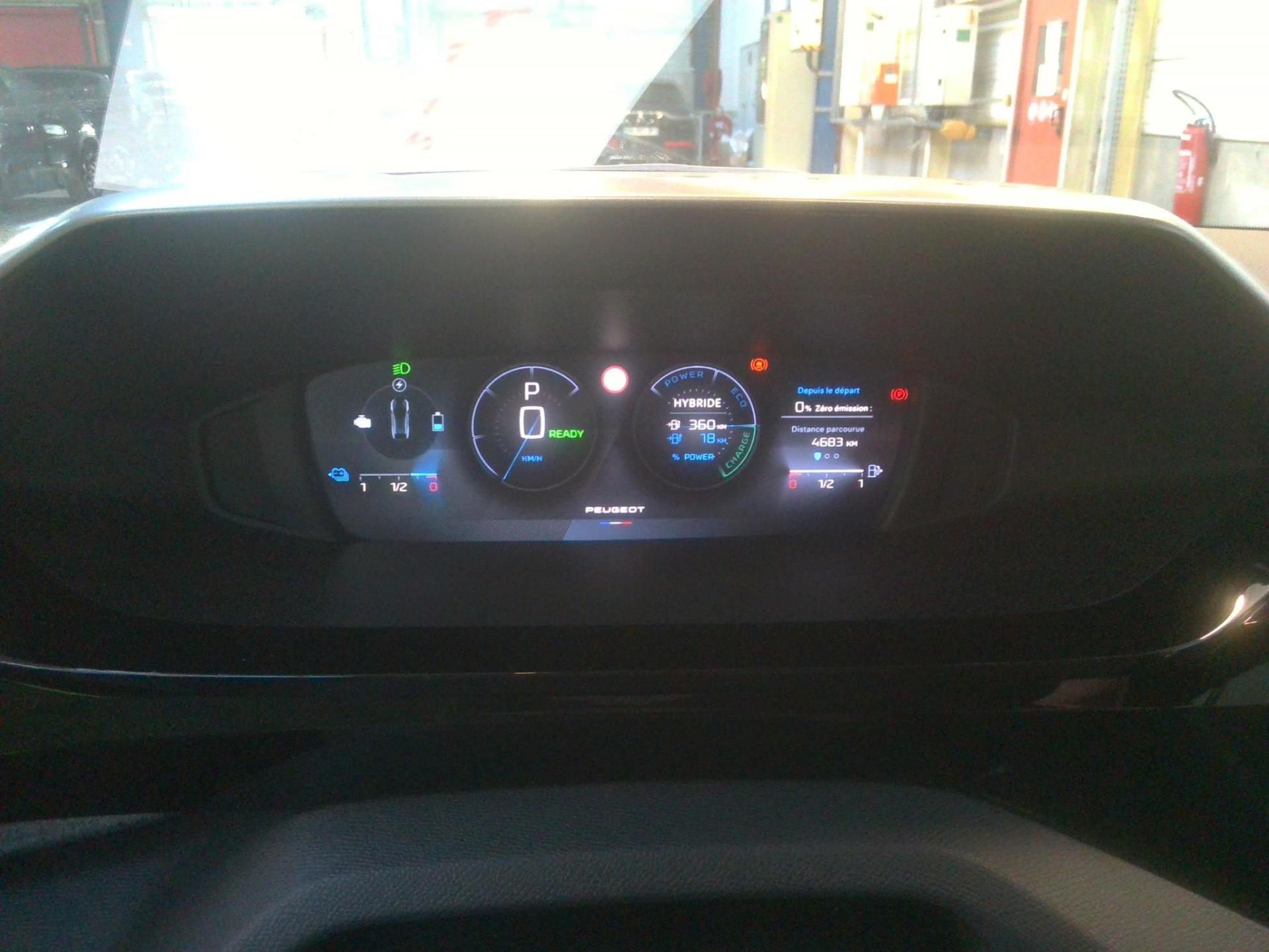 Peugeot 408 PHEV 180 e-EAT8 Allure 2024