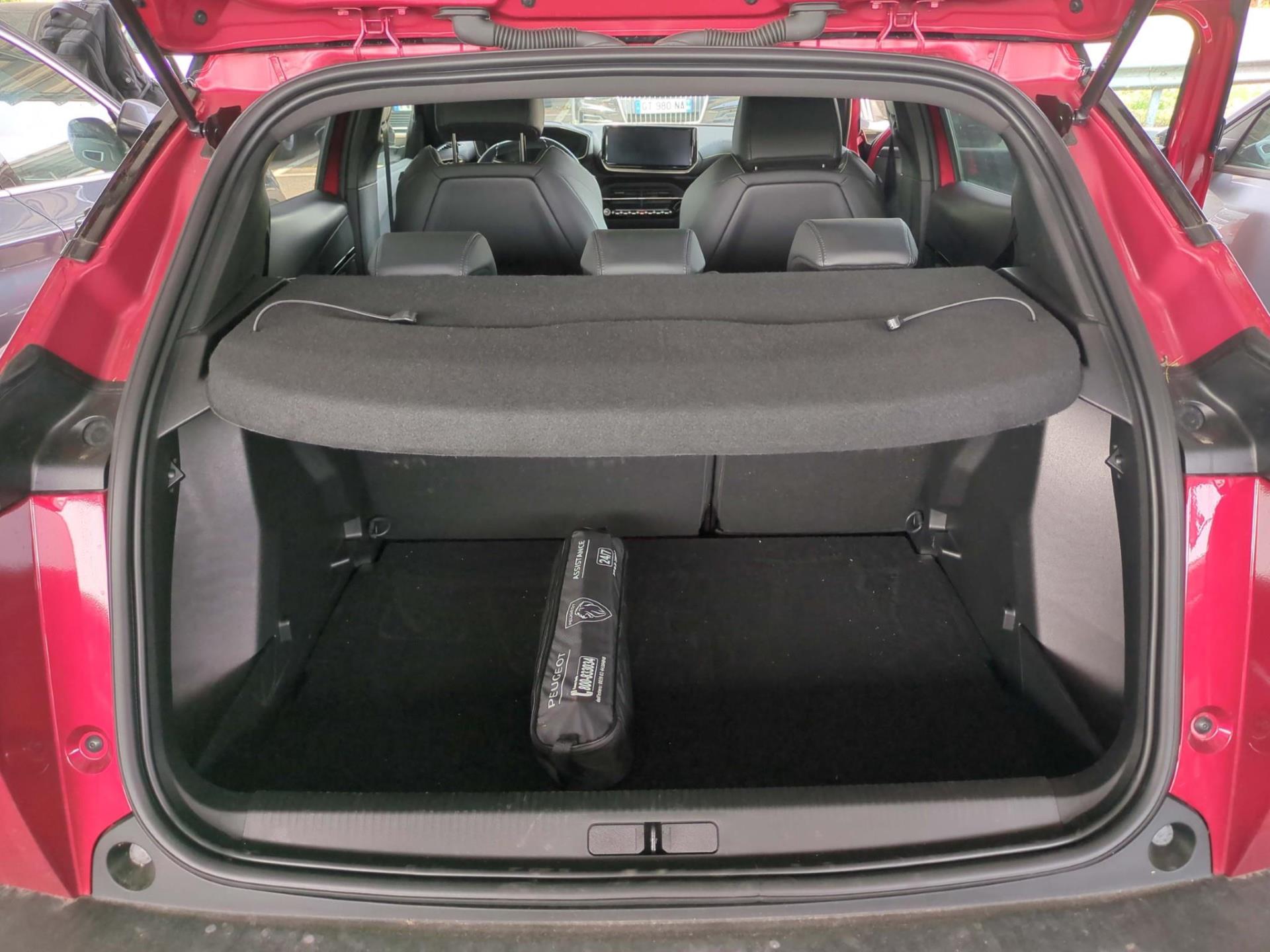 Peugeot 2008 Hybrid 136 e-DCS6 GT 2025