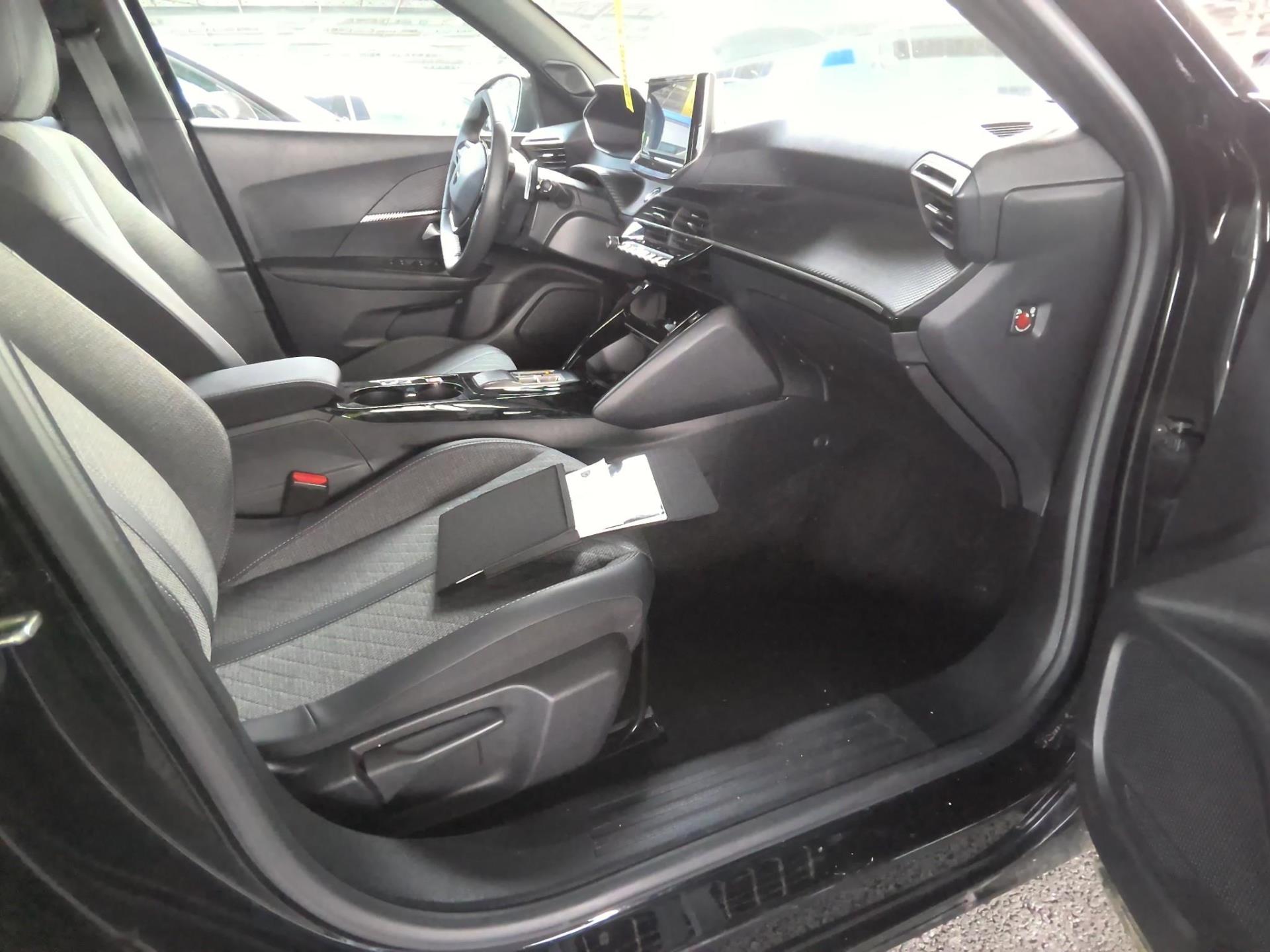 Peugeot 2008 Hybrid 136 e-DCS6 Allure 2024