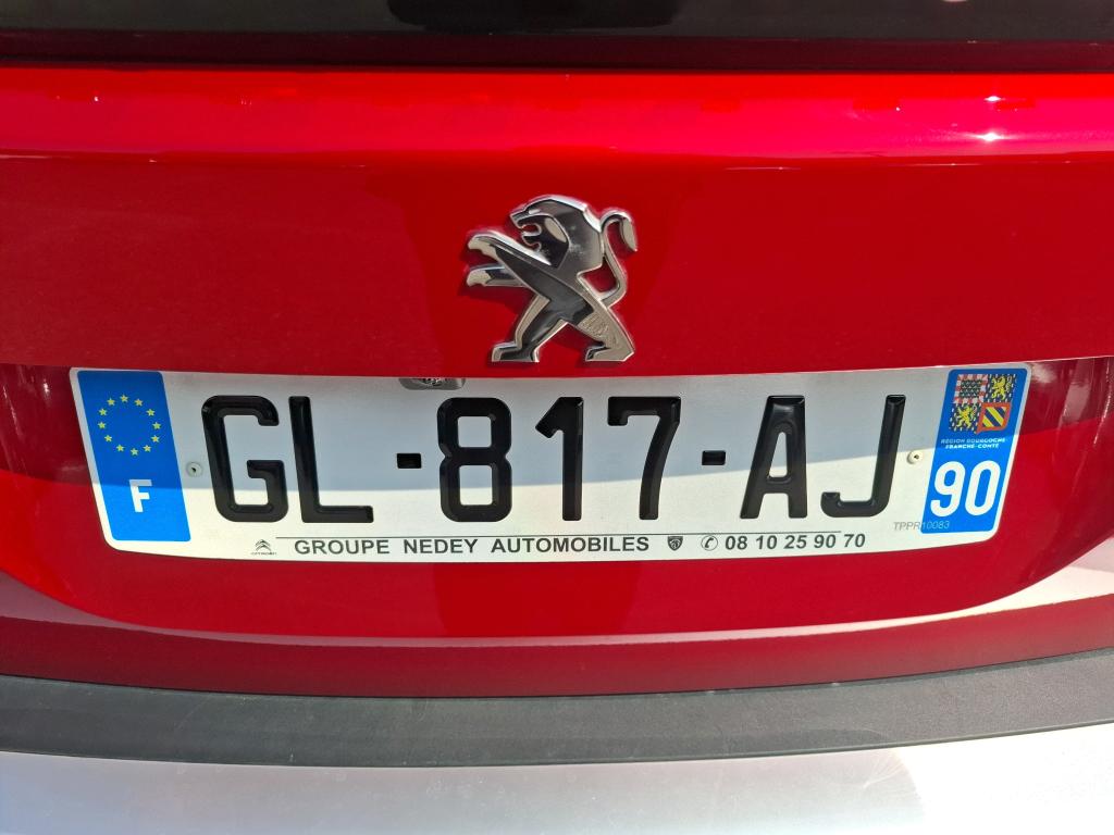 Peugeot 2008 PureTech 130 S&S EAT8 GT 2022